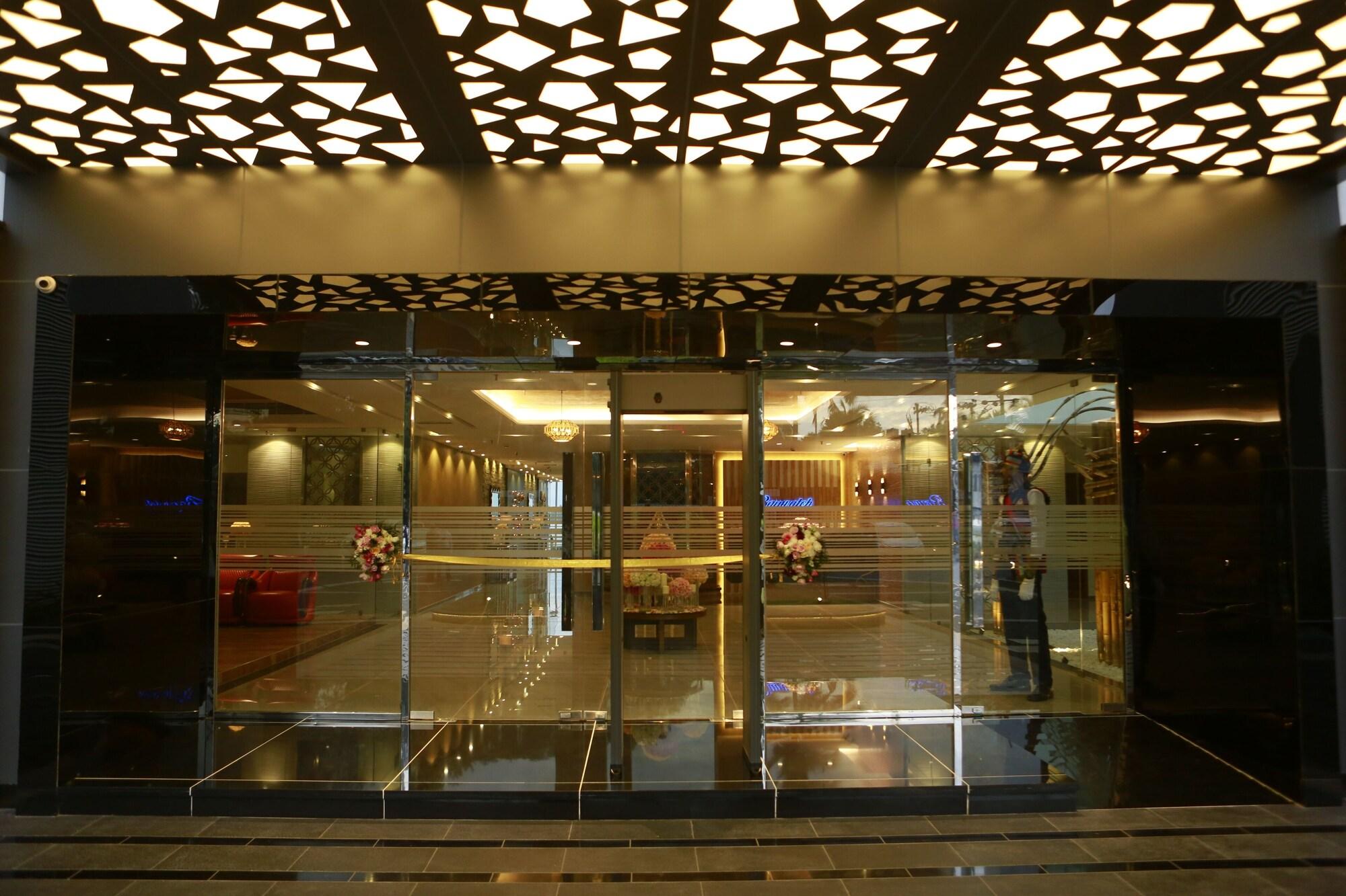 Vista Lobby Kent Baywatch Suites