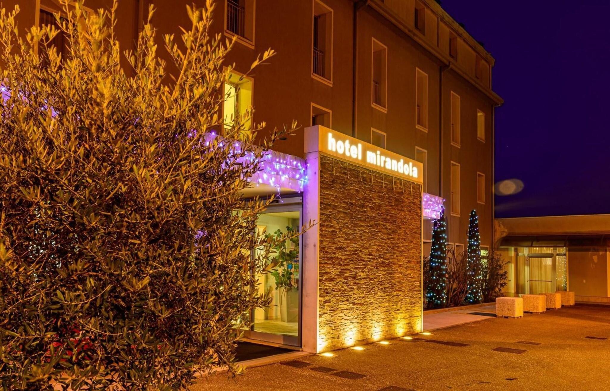 Vista Exterior Hotel Mirandola