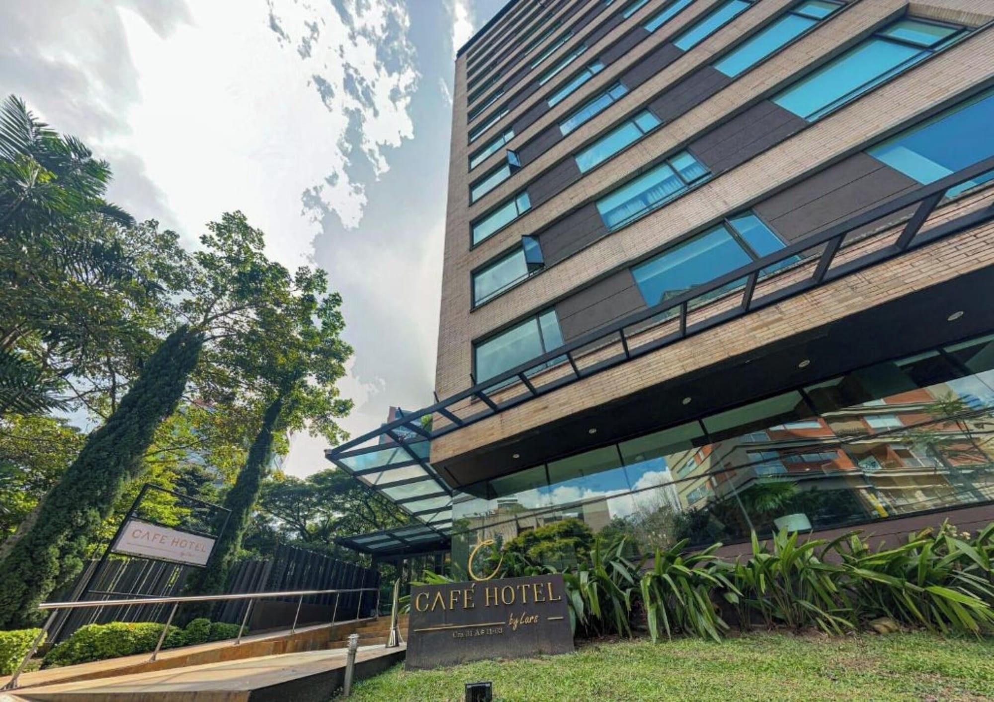 Vista Exterior Cafe Hotel Medellín by Lars