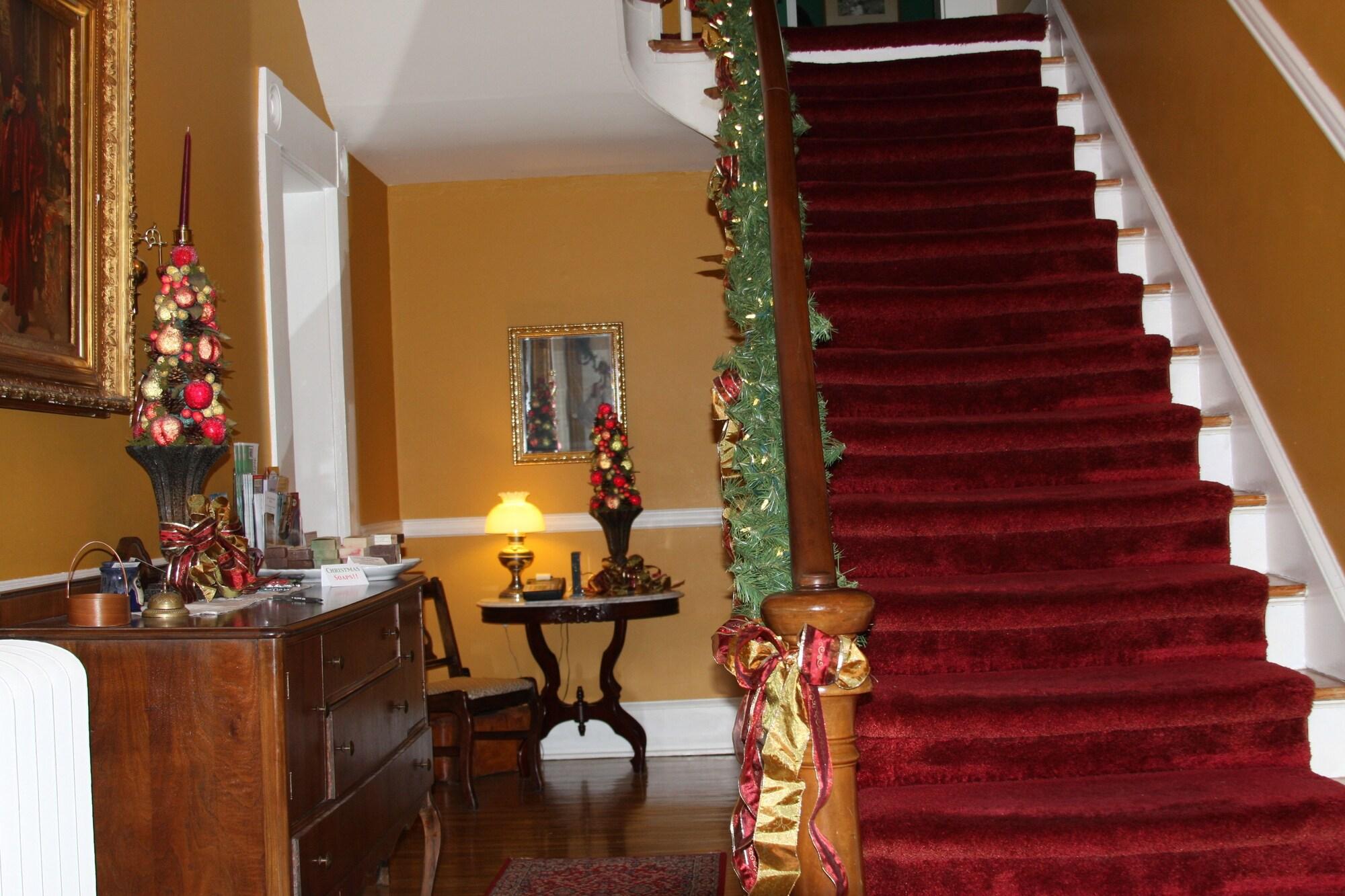 Vista Lobby The Carriage Inn B&B