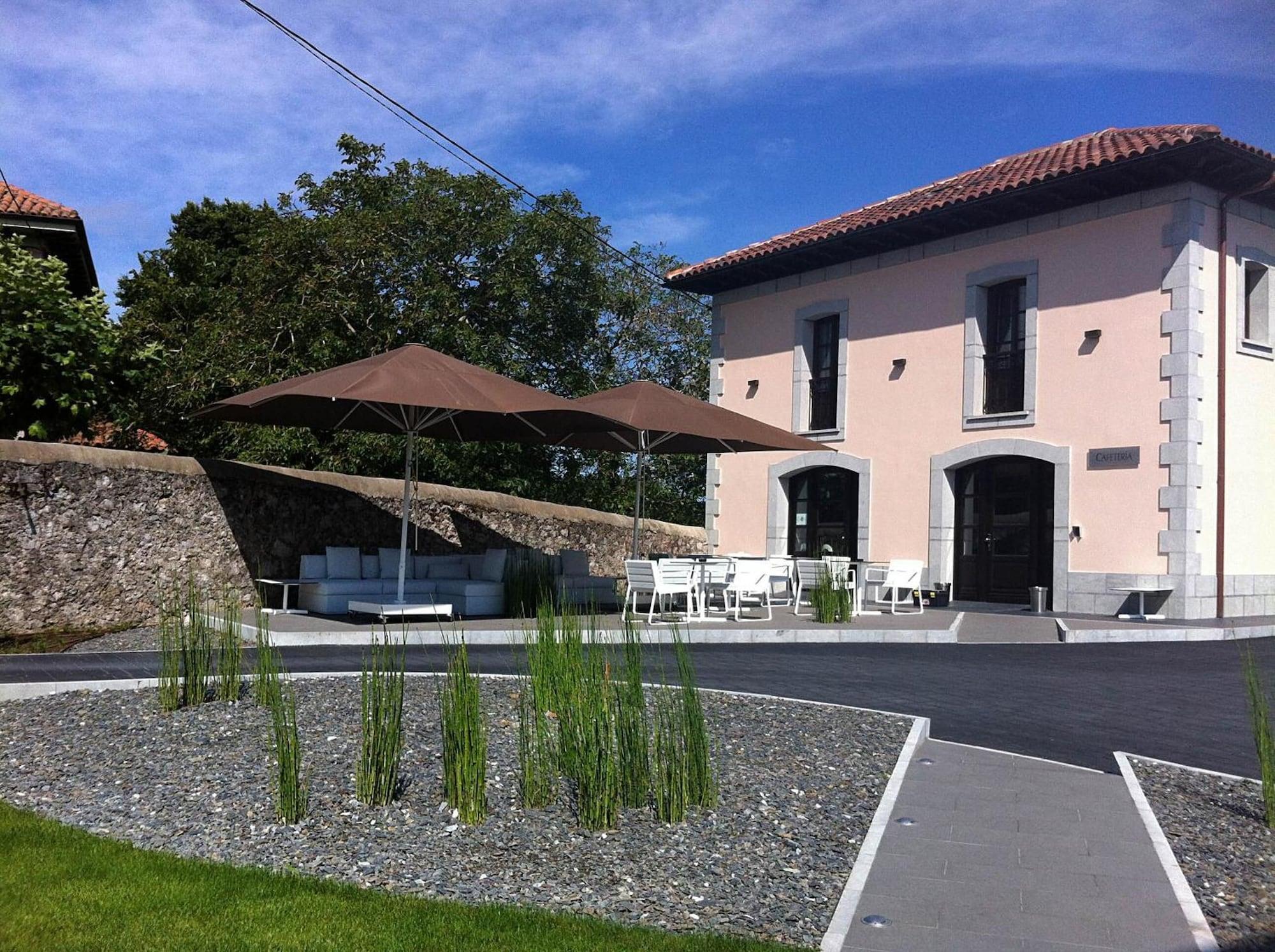 Vista Exterior Hotel Villa Marrón