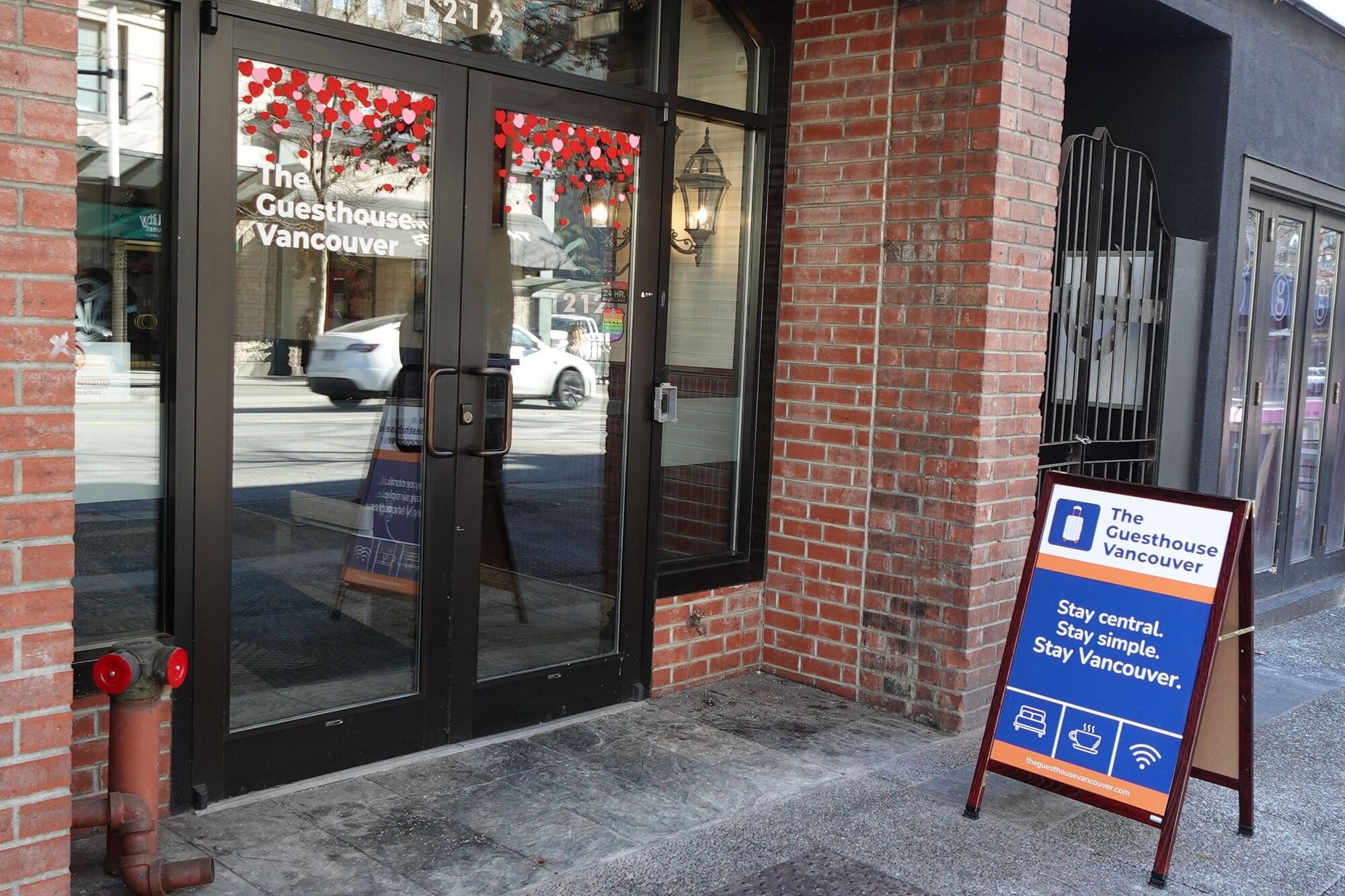 Vista Exterior The Guesthouse Vancouver Downtown