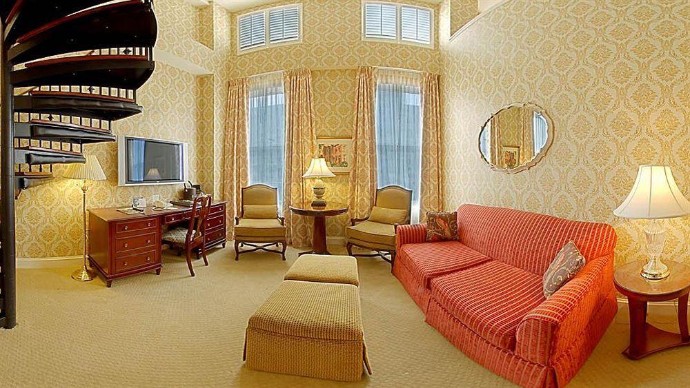 Guest room amenity Phoenix Park Hotel