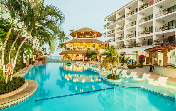 Playa Los Arcos Hotel Beach Resort & SPa - Hoteles frente a la playa en Puerto Vallarta, México