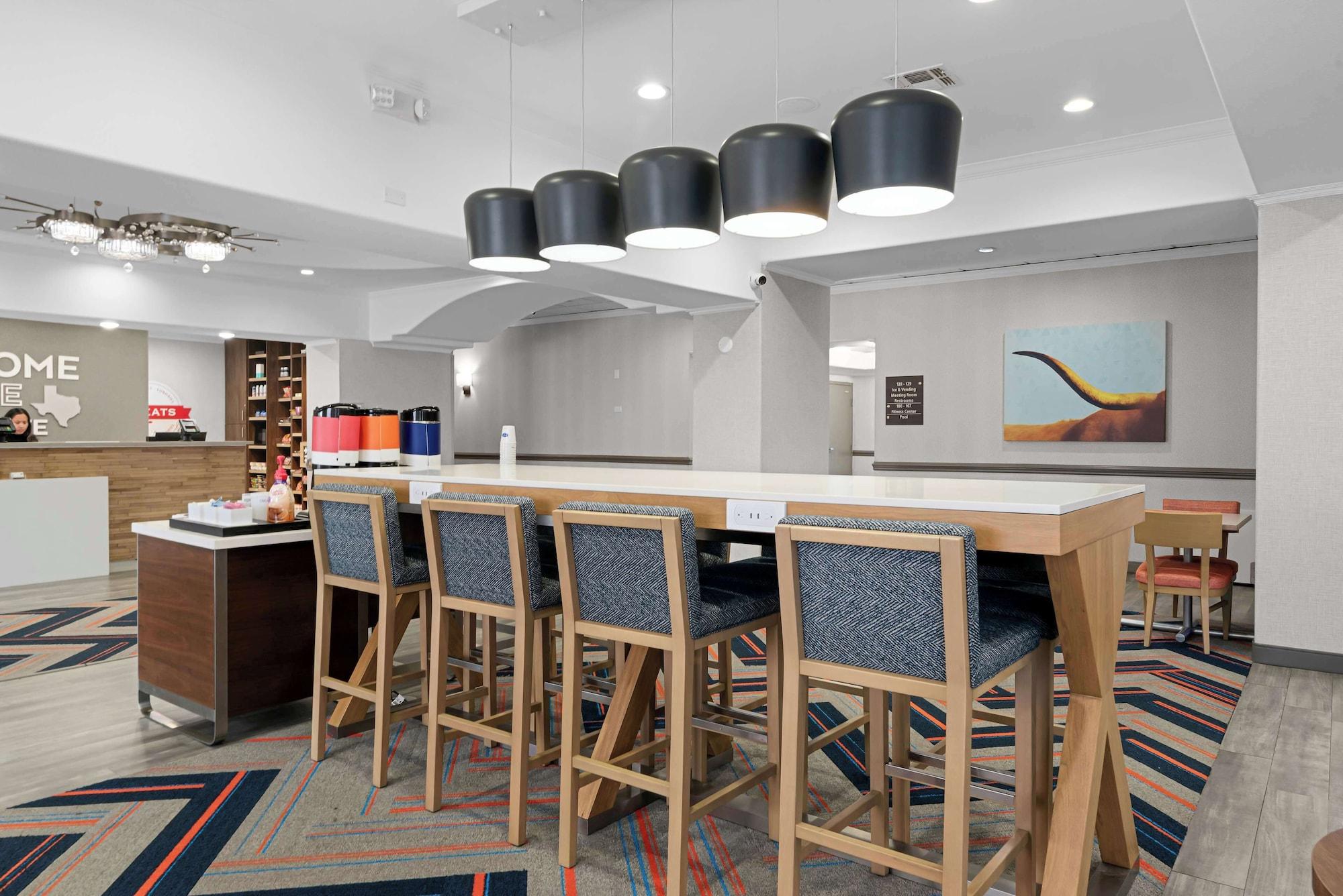 Vista Lobby Hampton Inn Seguin