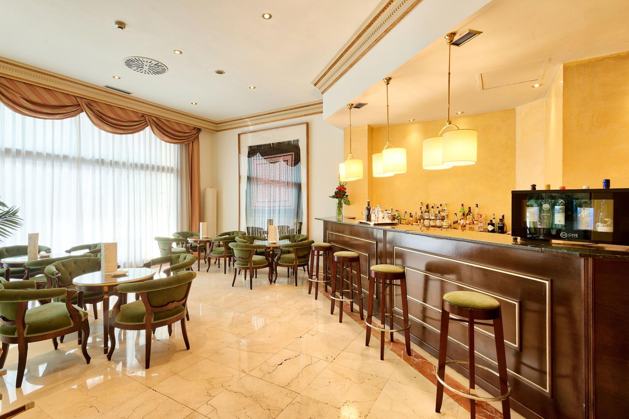 Bar/Salón Hotel Roger de Lluria Barcelona