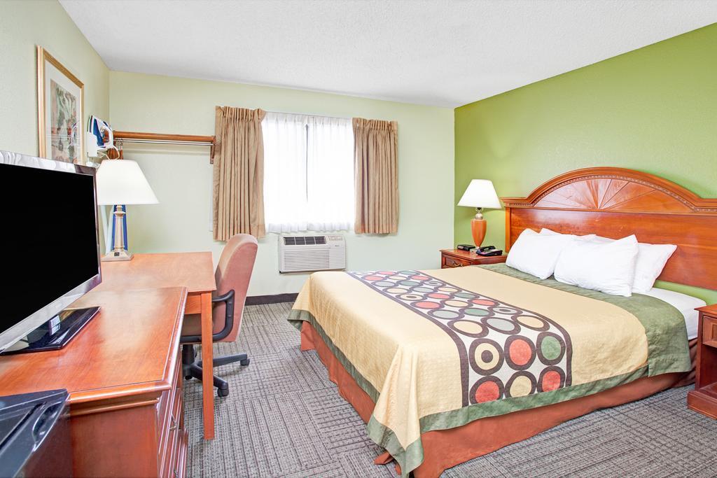 Habitación American Inn Suites Detroit Metro Airport