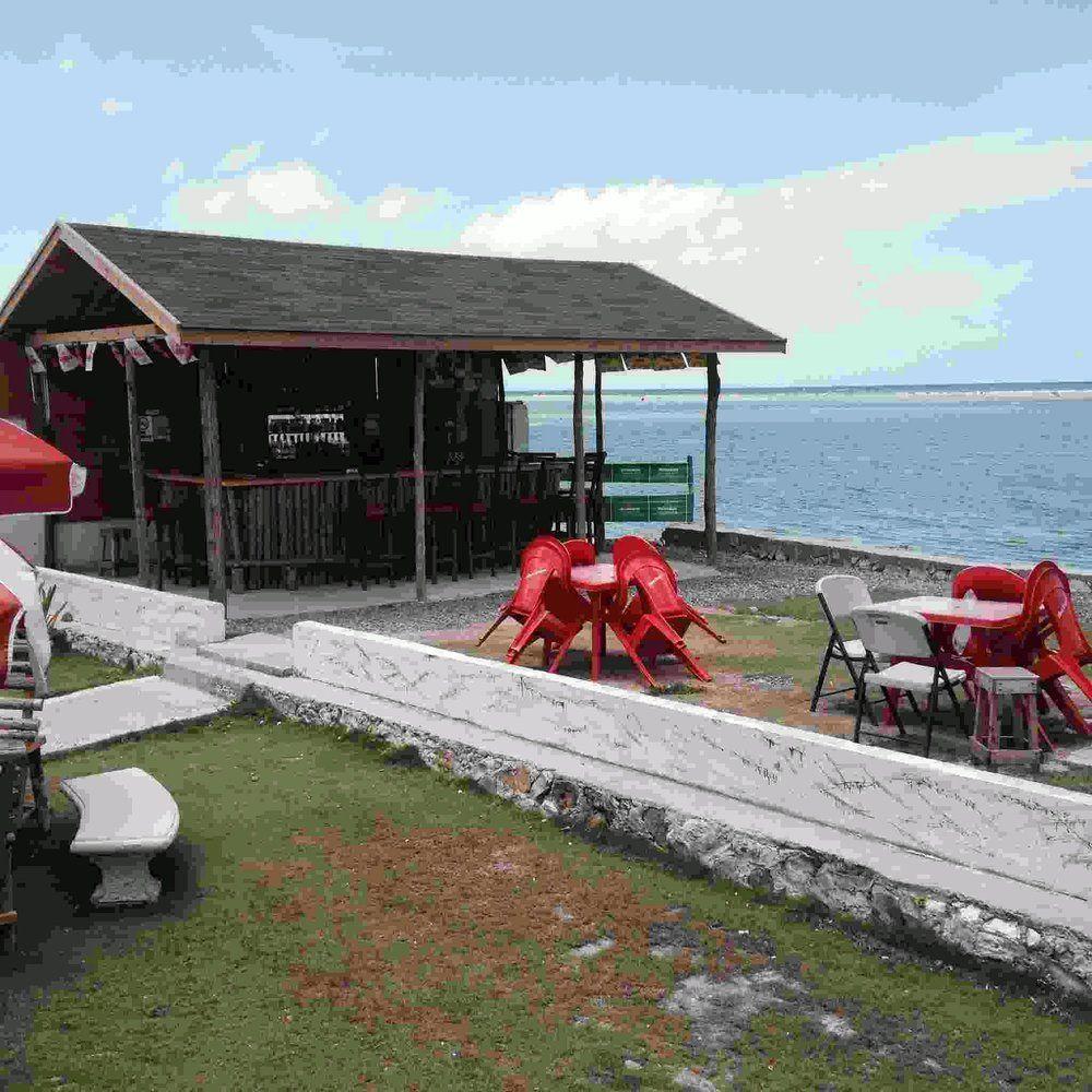 Bar/Lounge Cariblue Beach Hotel and Scuba Diving Resort