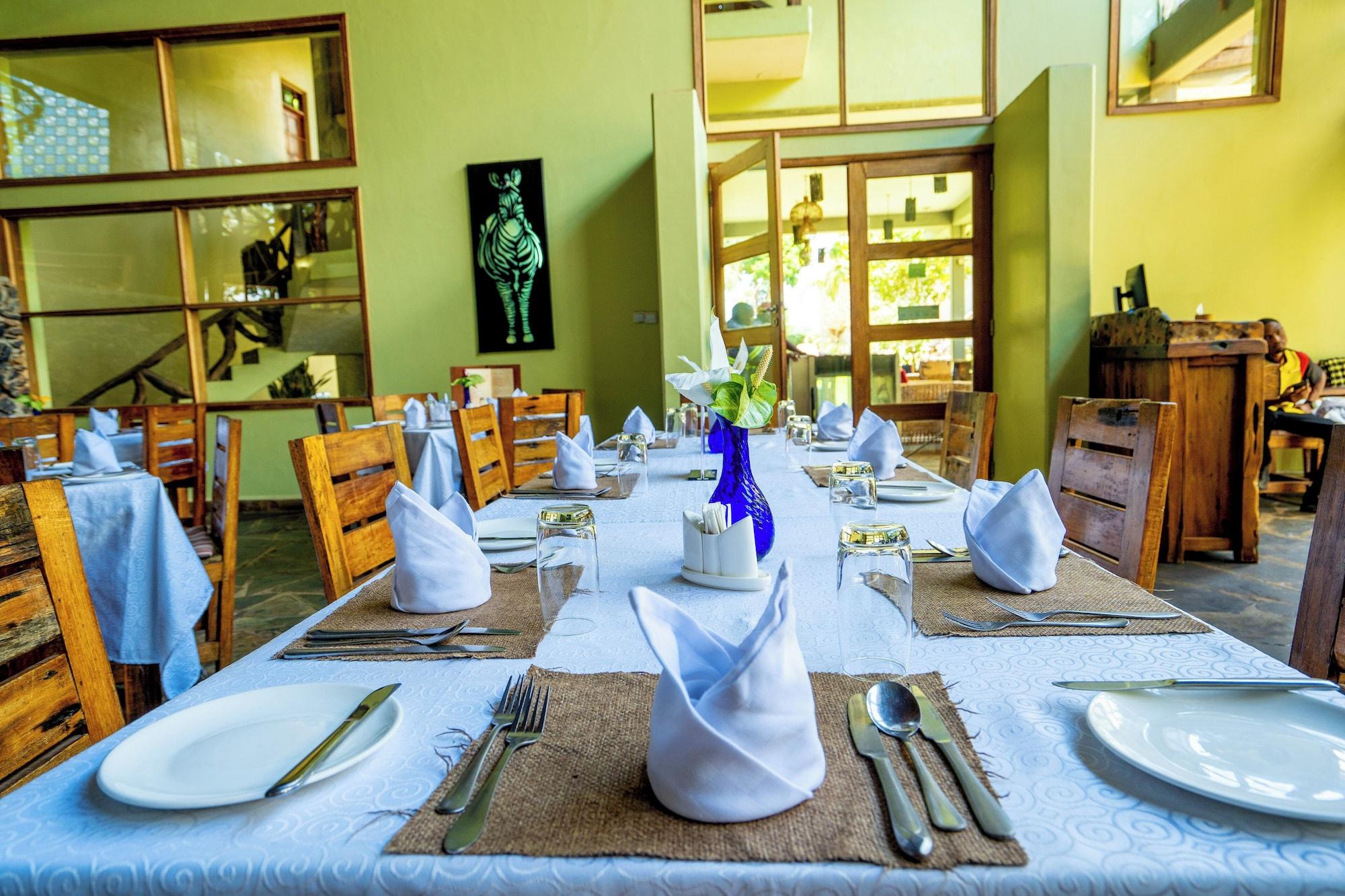 Restaurant Weru Weru River Lodge