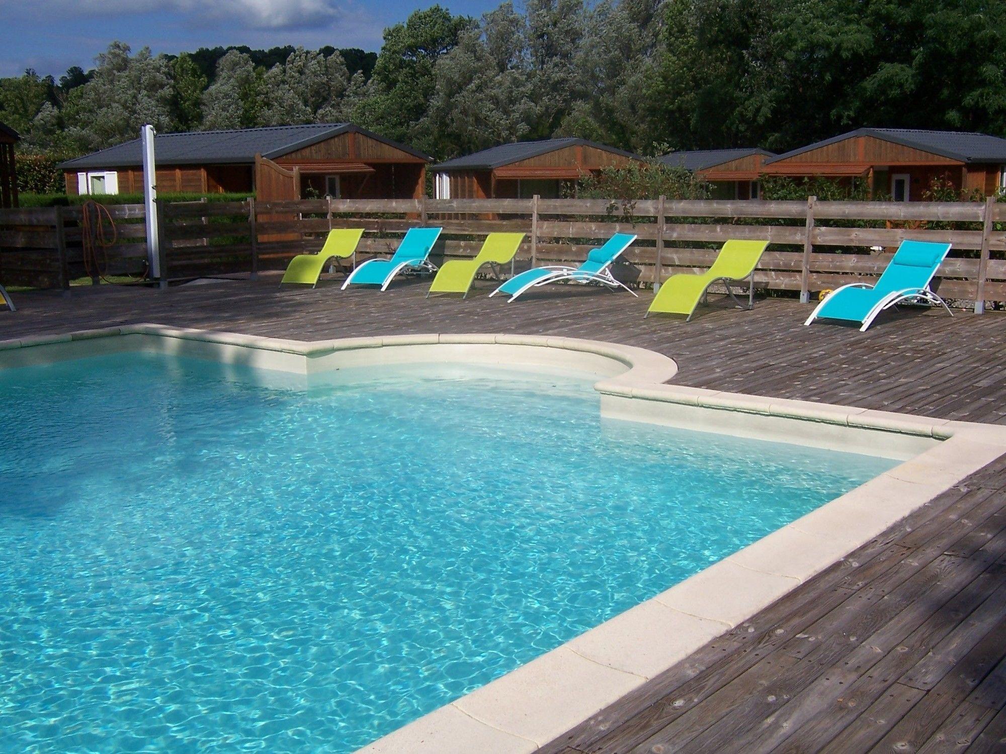 Vista Piscina La Tour du Loup