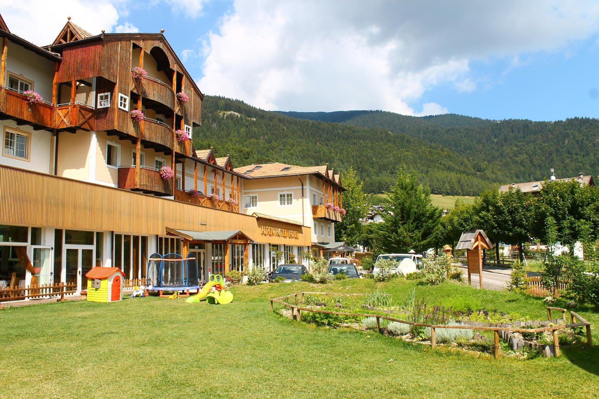 Vista Exterior Alpen Hotel Eghel