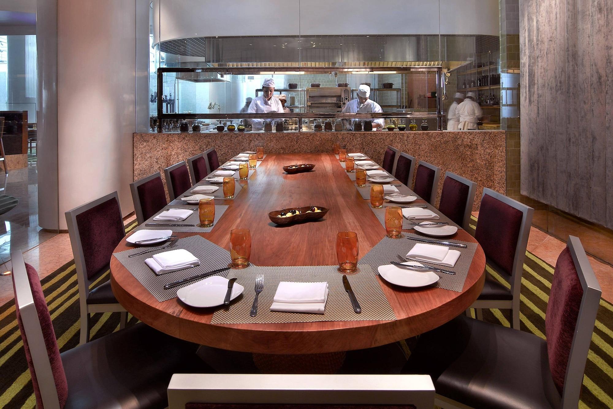 Restaurant JW Marriott Hotel Medan