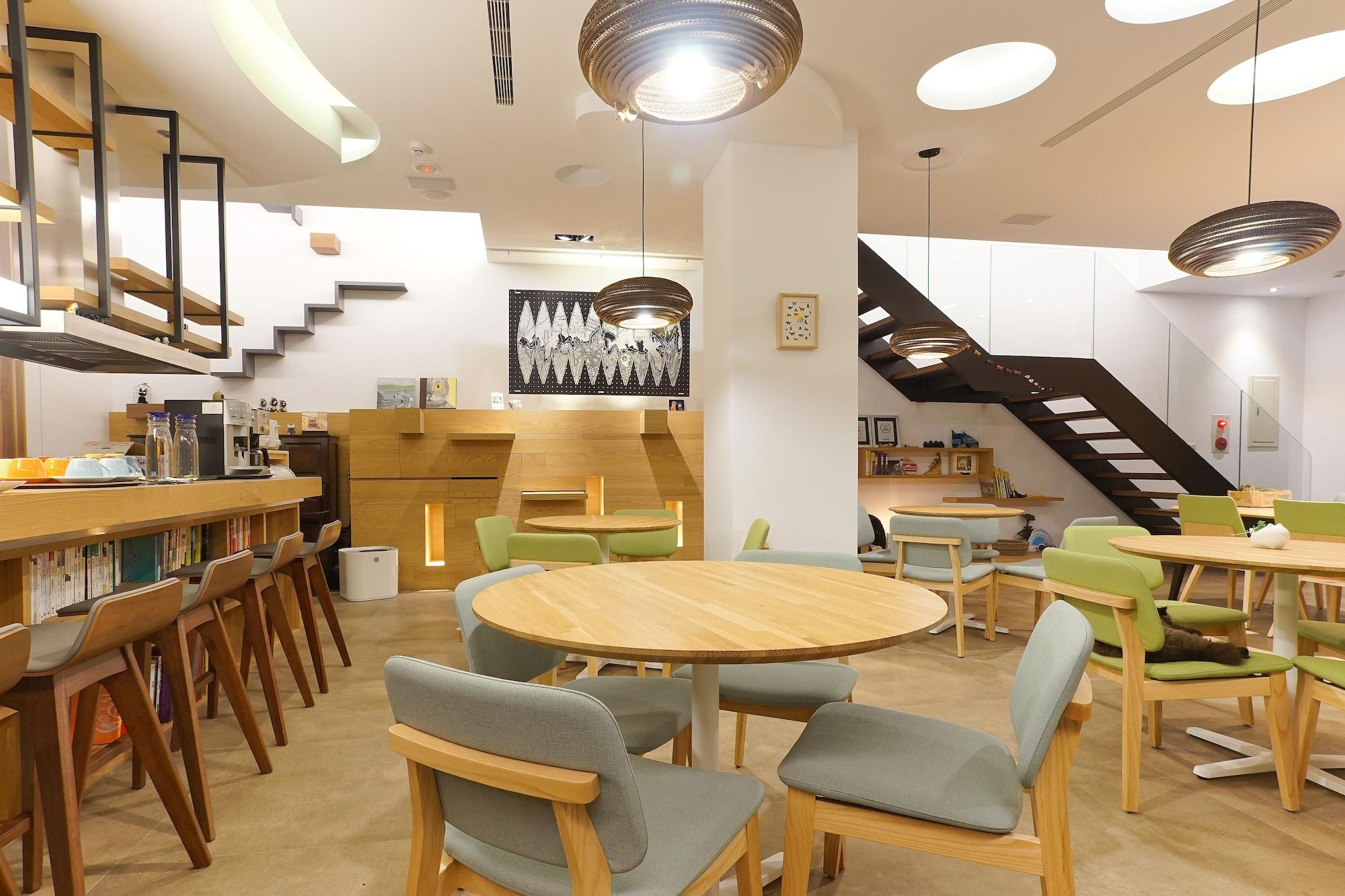 Vista Lobby Doris Home