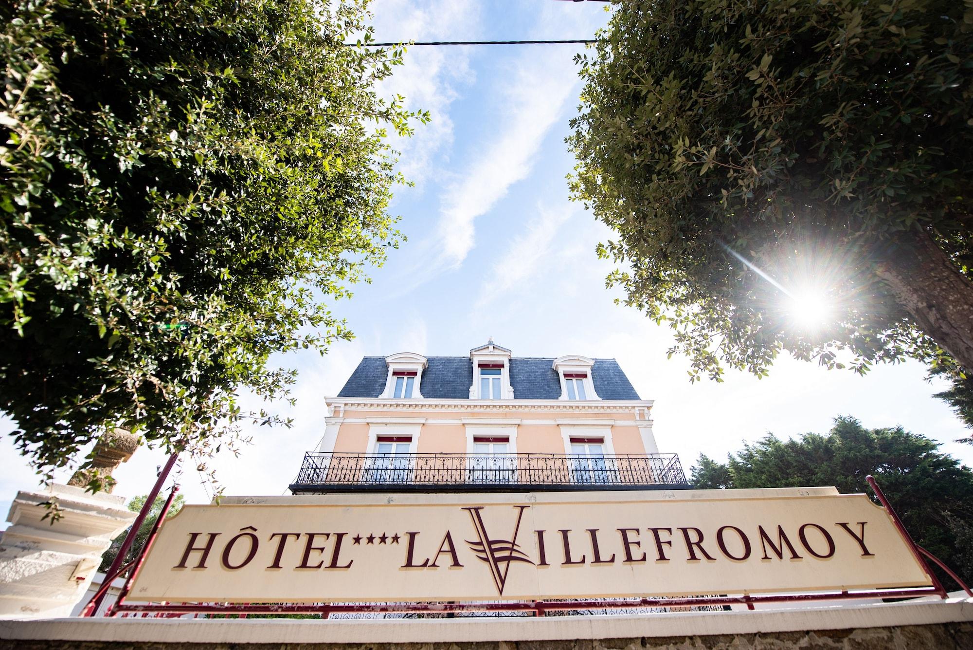 Vista Exterior Hotel La Villefromoy