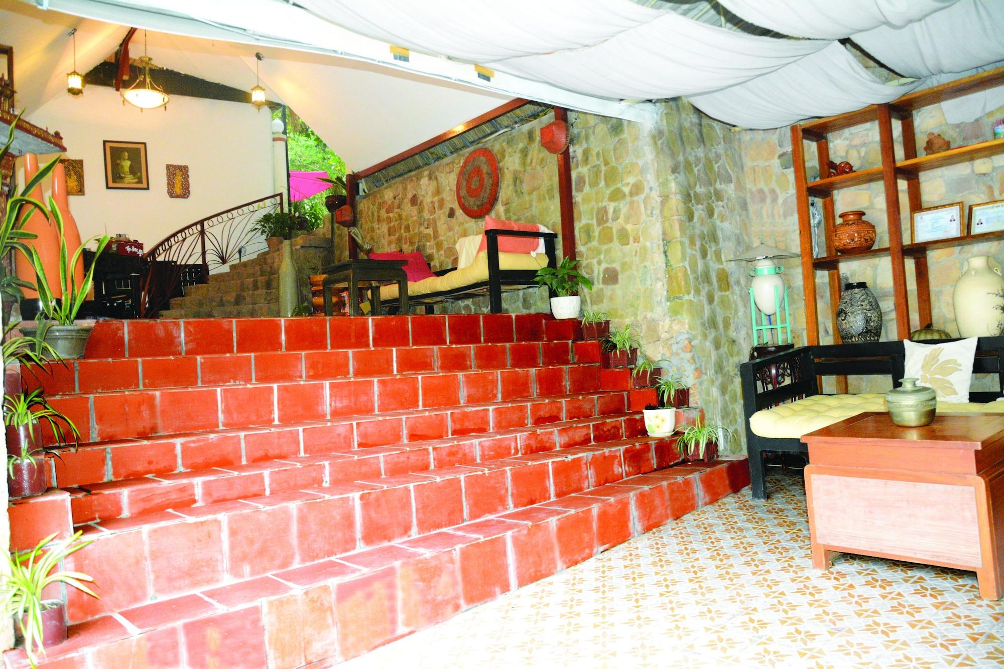 Vista Lobby Tropical Hill Kep