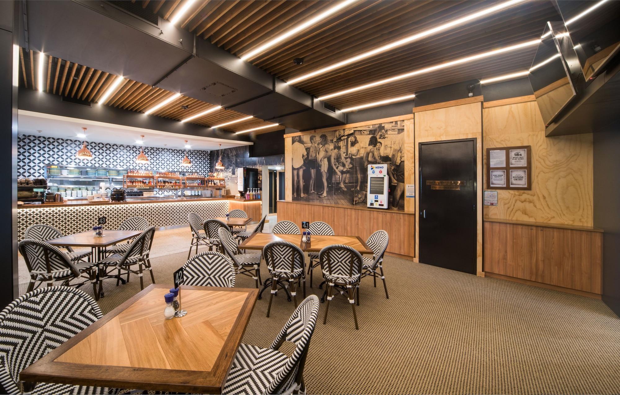 Restaurant Airlie Beach Hotel
