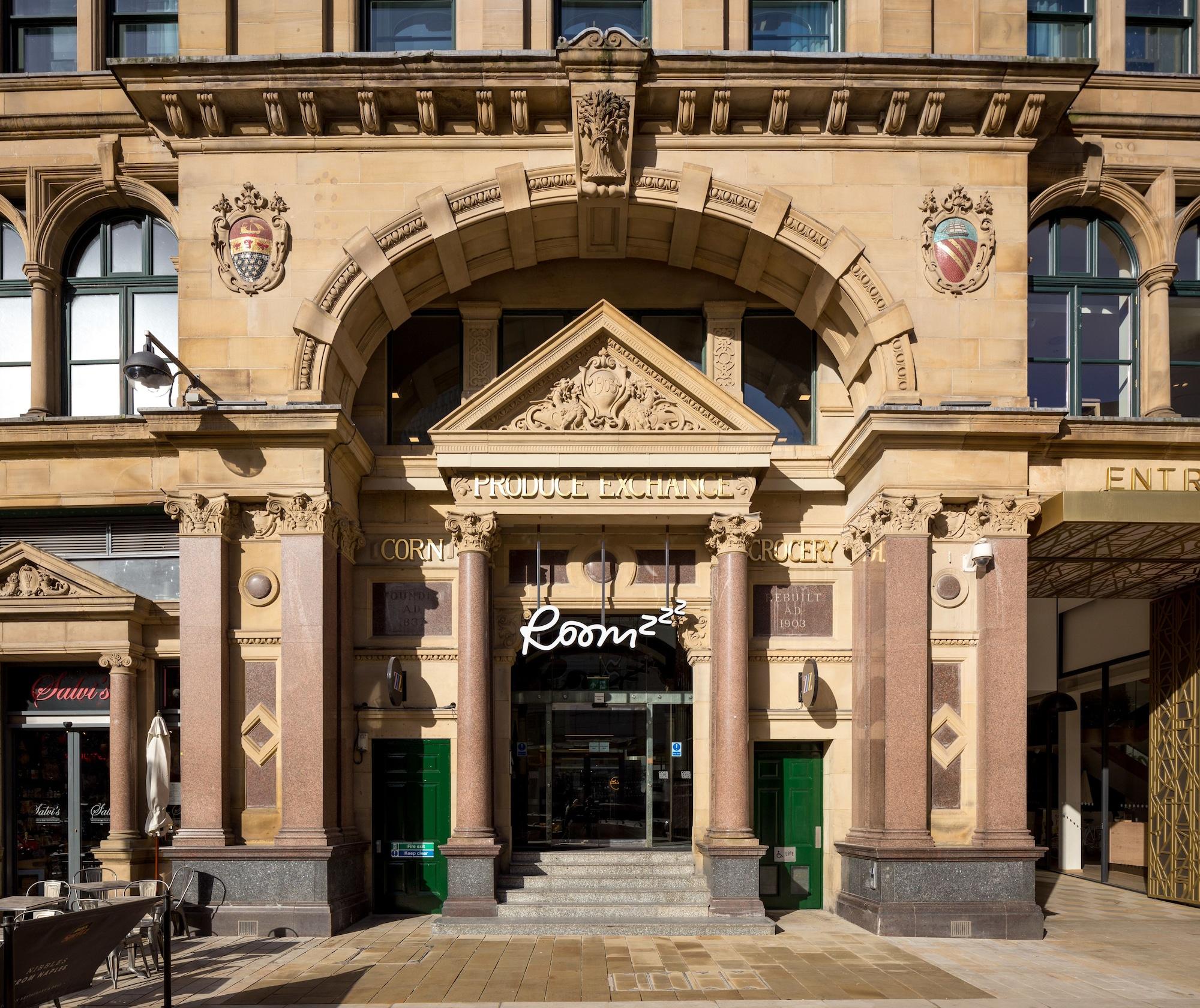 Vista Exterior Roomzzz Manchester Victoria