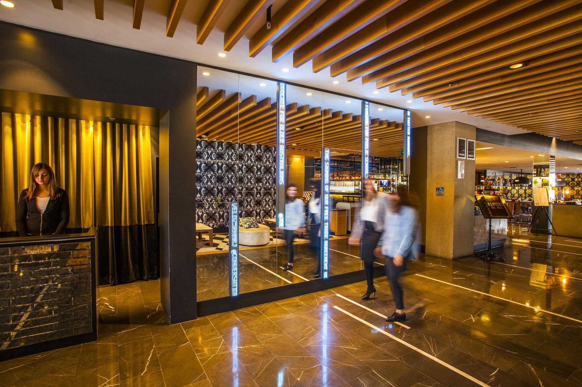 Vista Lobby QT Canberra