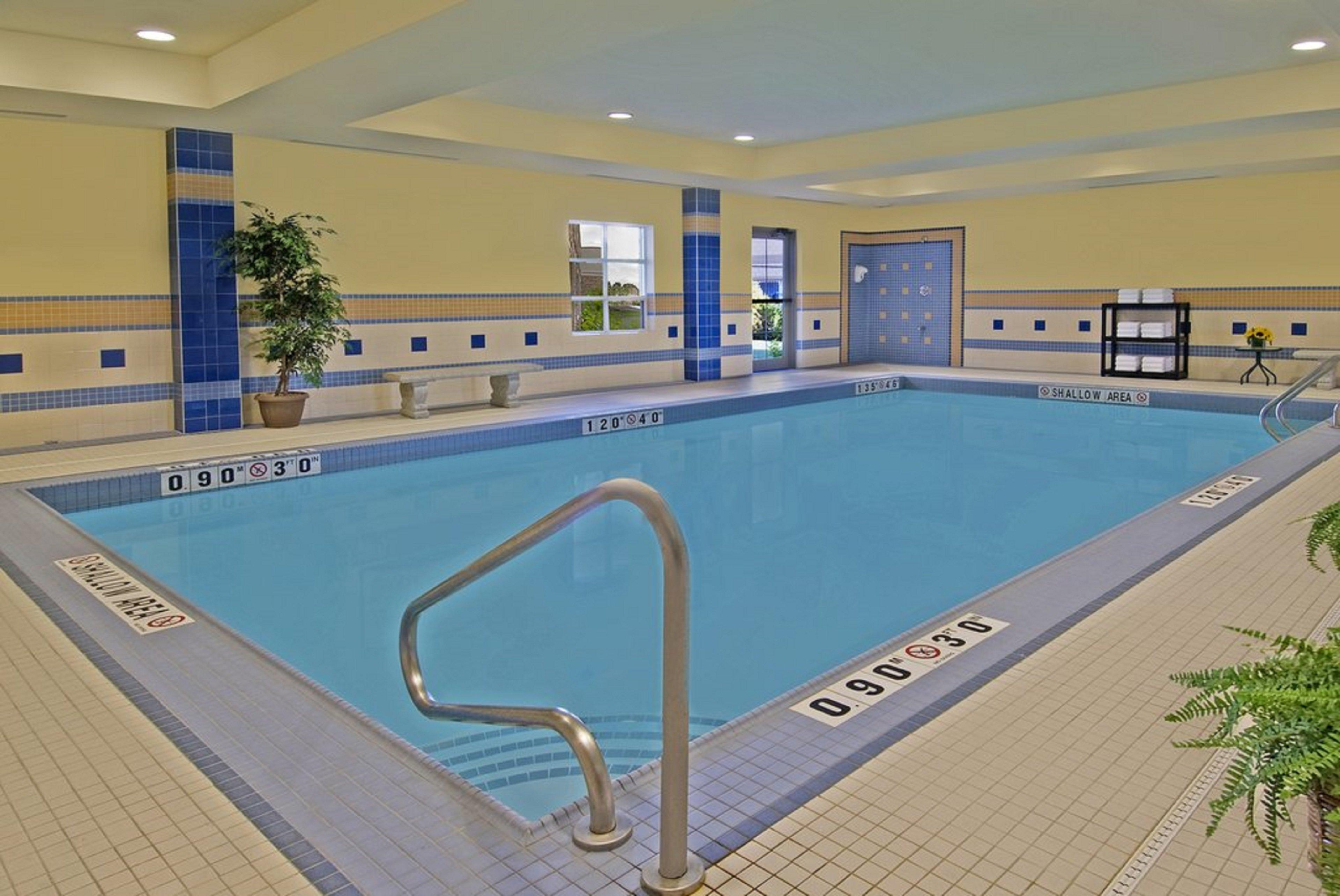 Vista Piscina Staybridge Suites London by IHG
