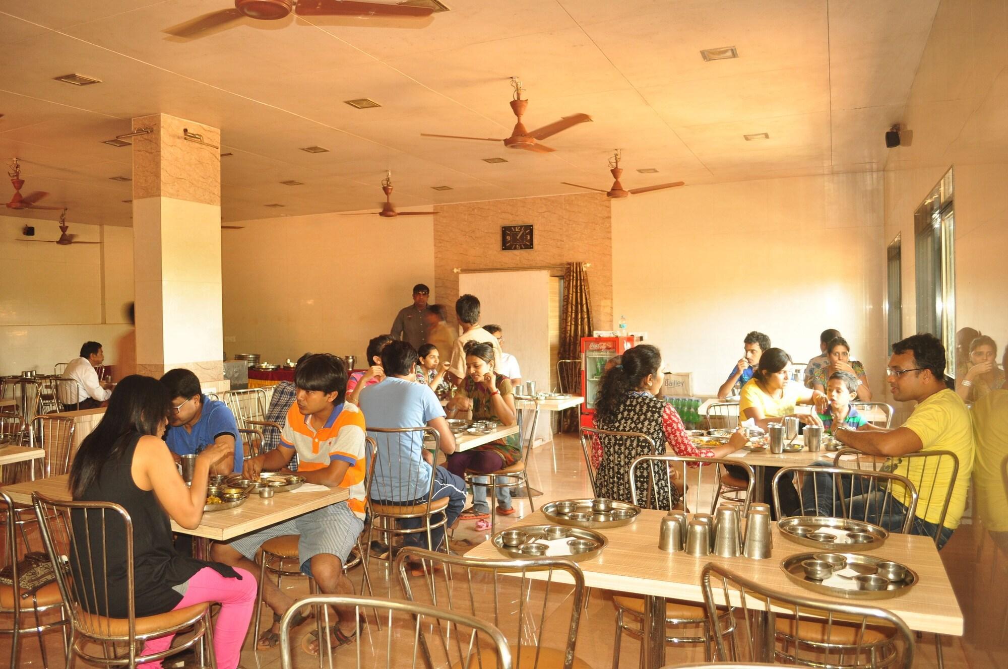 Restaurant Gujarat Bhavan Hotel