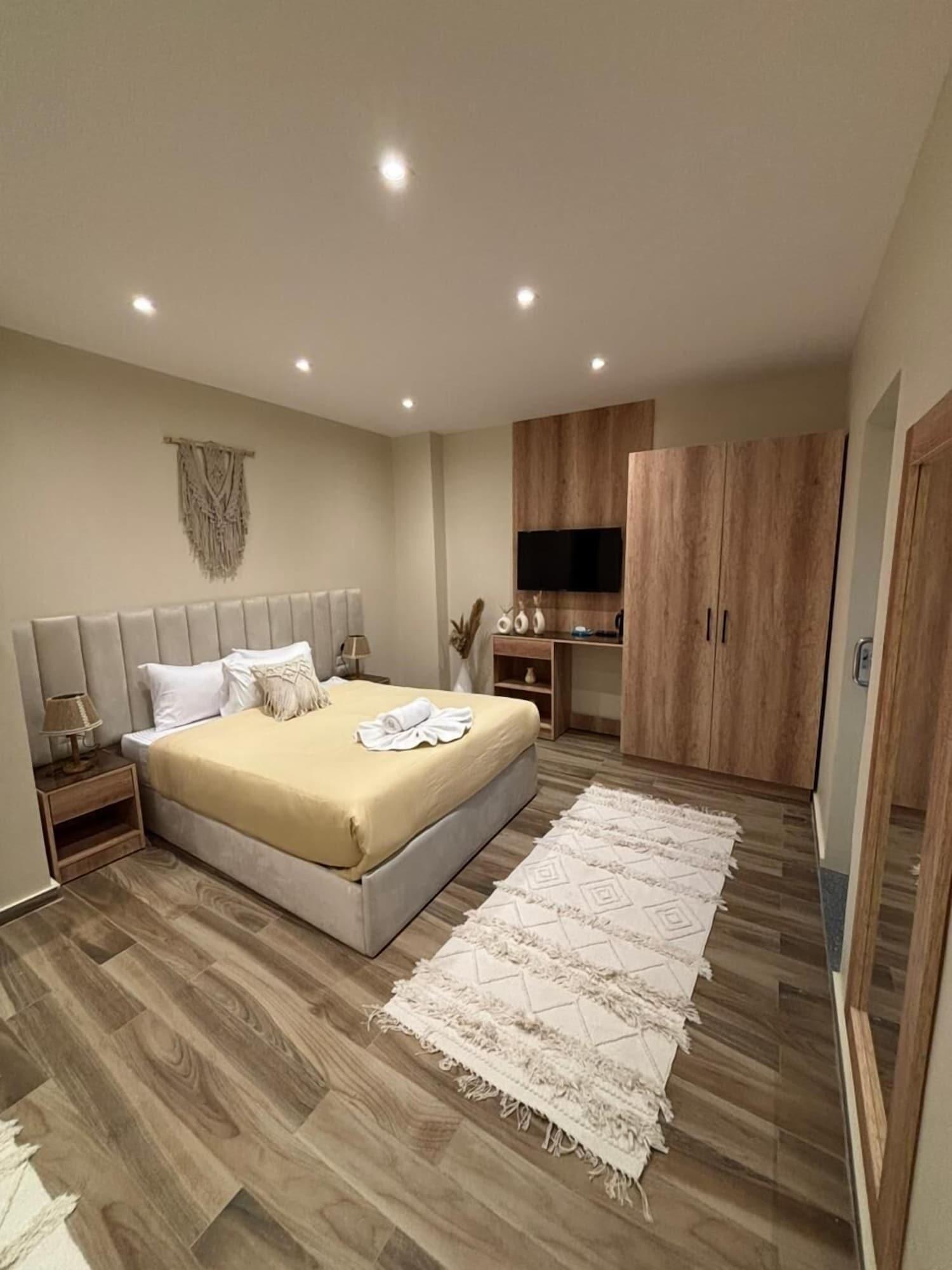 Varios SEQUOIA Pyramids View