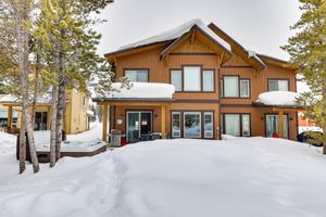 Alquiler Vacacional - Convenient Fraser Townhome w/ Hot Tub, Near Hikes!