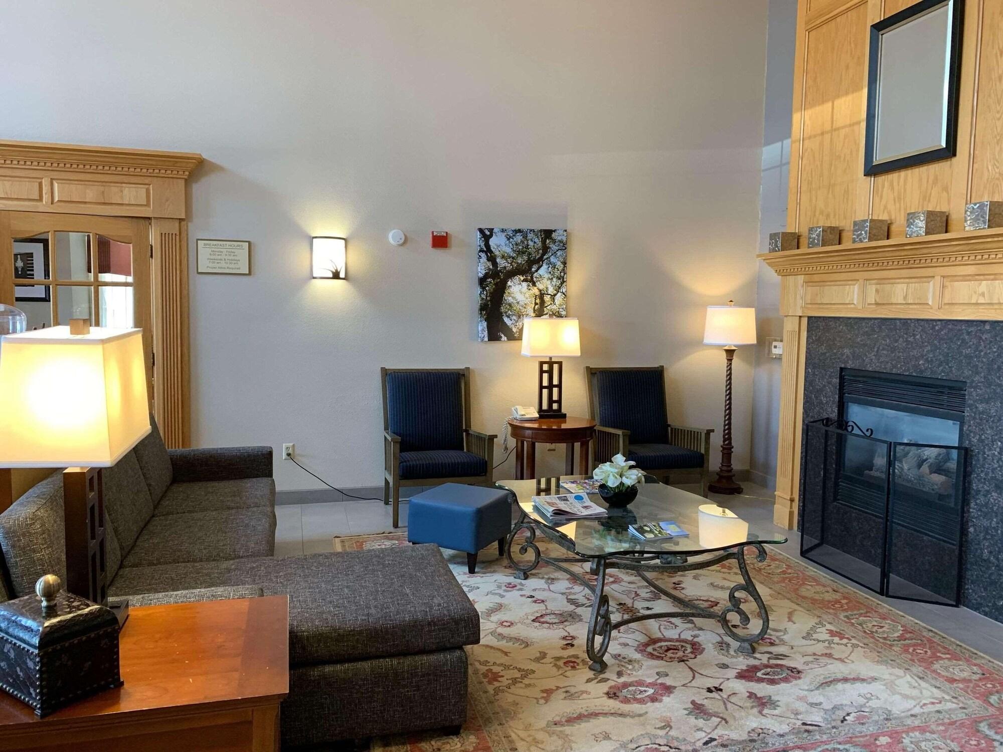 Vista Lobby Country Inn & Suites by Radisson Kenosha - Pleasant Prairie