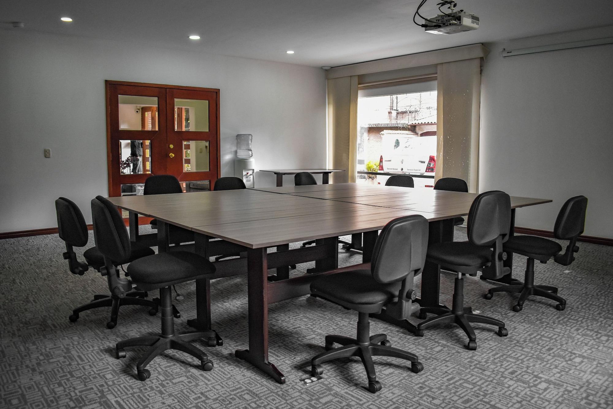 Vista Exterior Cora 96 Street Apartments