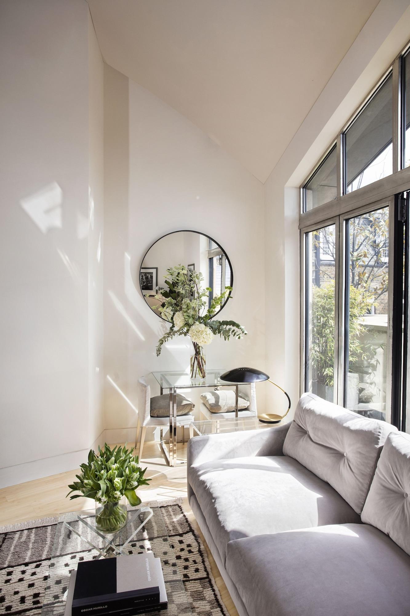 Varios No.5 Maddox Street