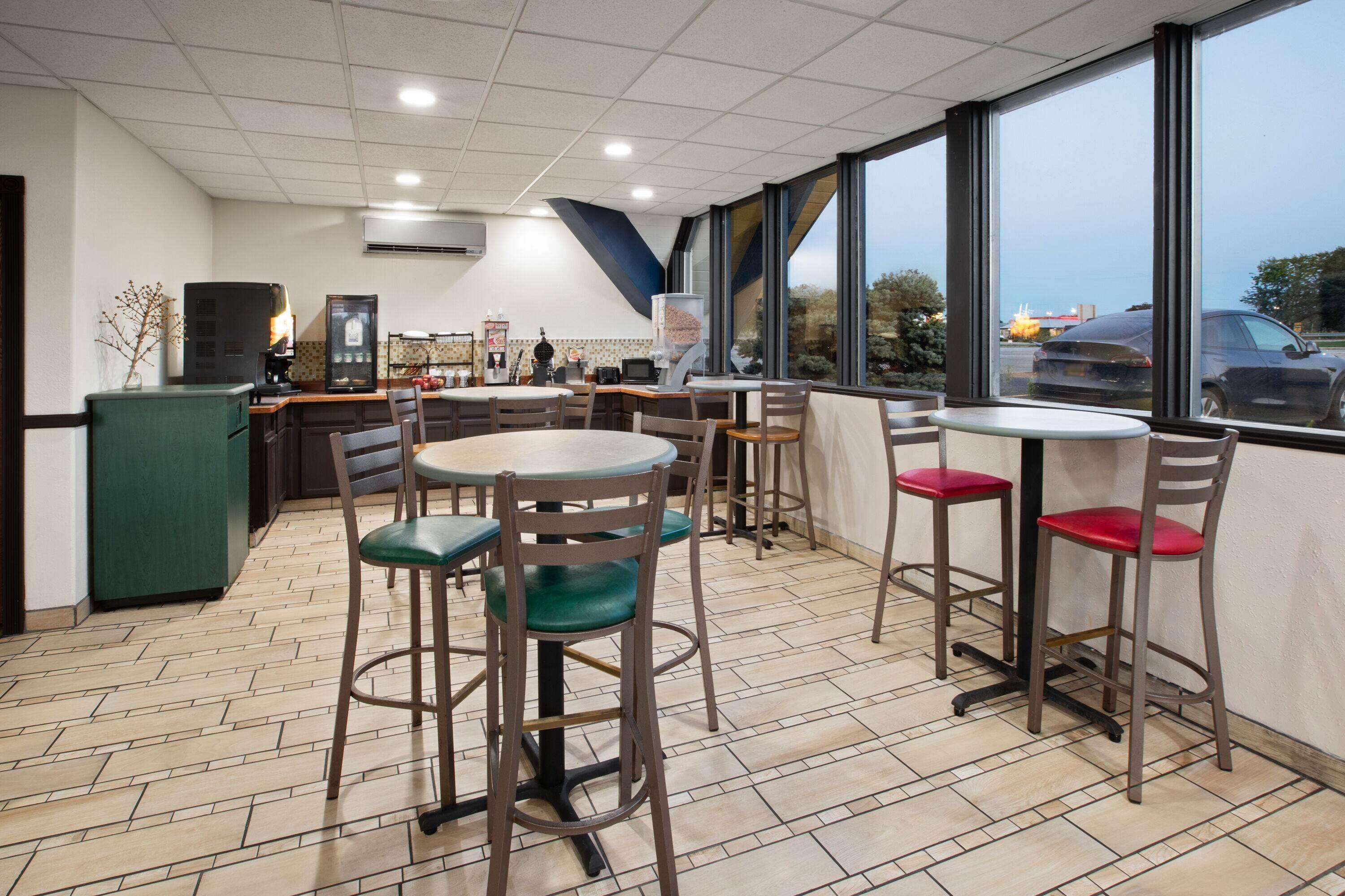 Restaurant Baymont by Wyndham Bay City