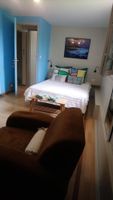 Alojamiento - Master bedroom and pool in a quiet country setting