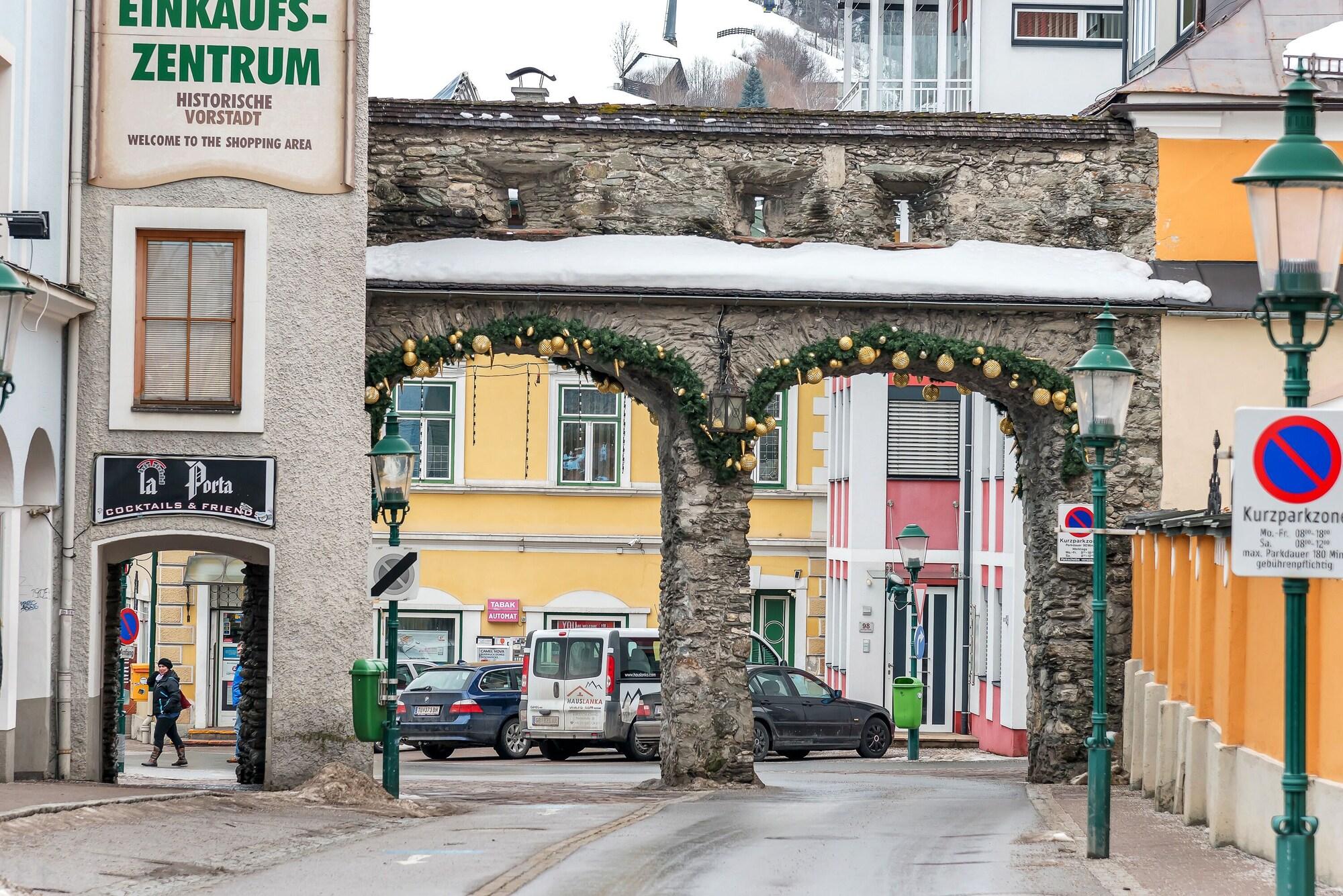 Varios Hotel Rössl by Skinetworks