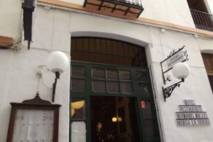 Alojamiento - Hermanos Macías Hotel