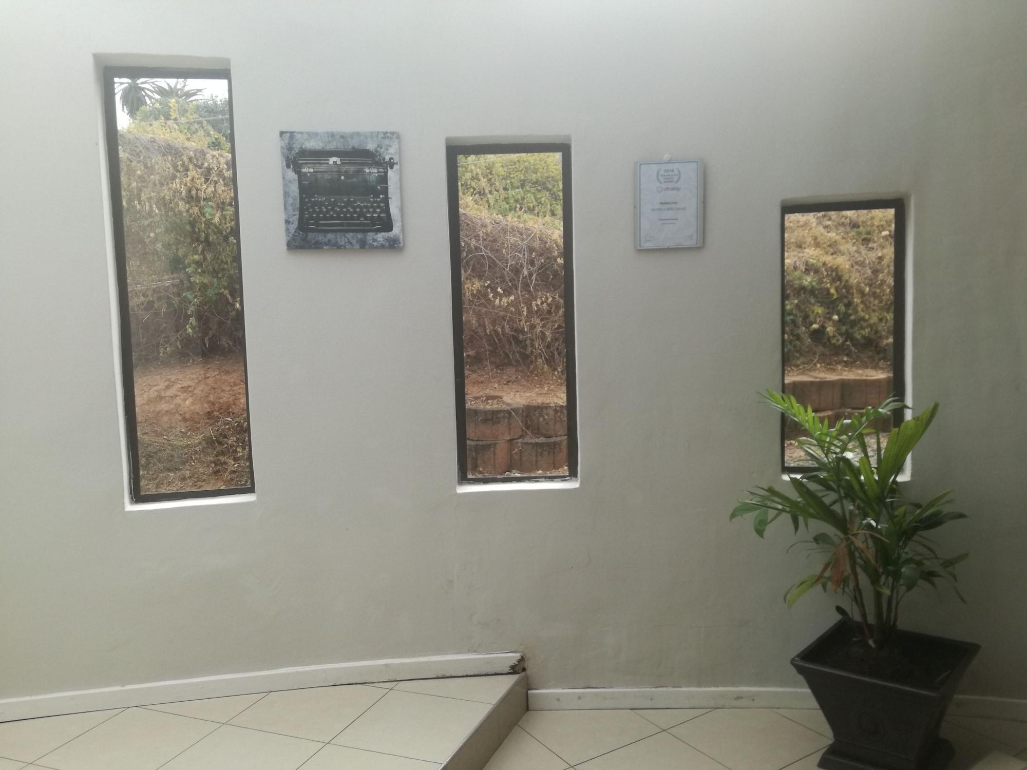 Vista Lobby Hidden Inn