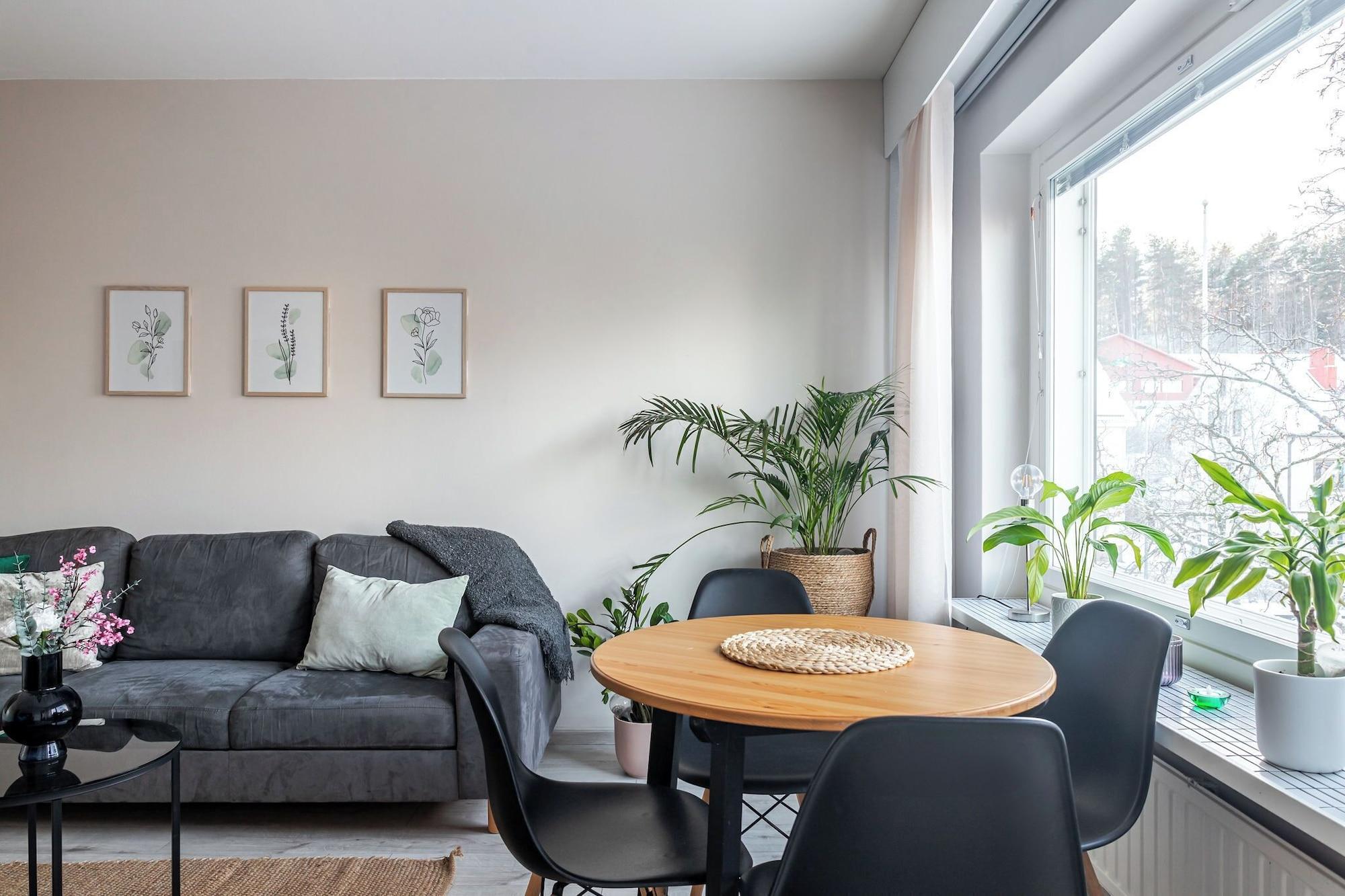 Varios Bright & Cozy, Renovated Studio in the Center