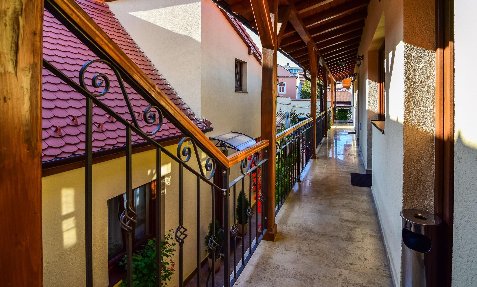 Vista Lobby Rosen Villa