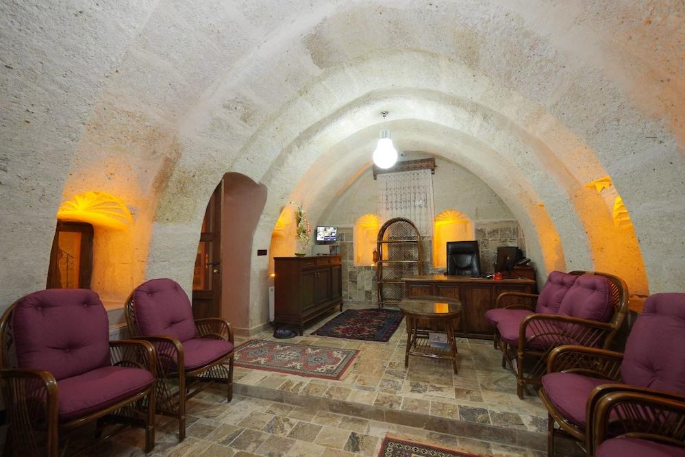 Vista Lobby Avanos Suites