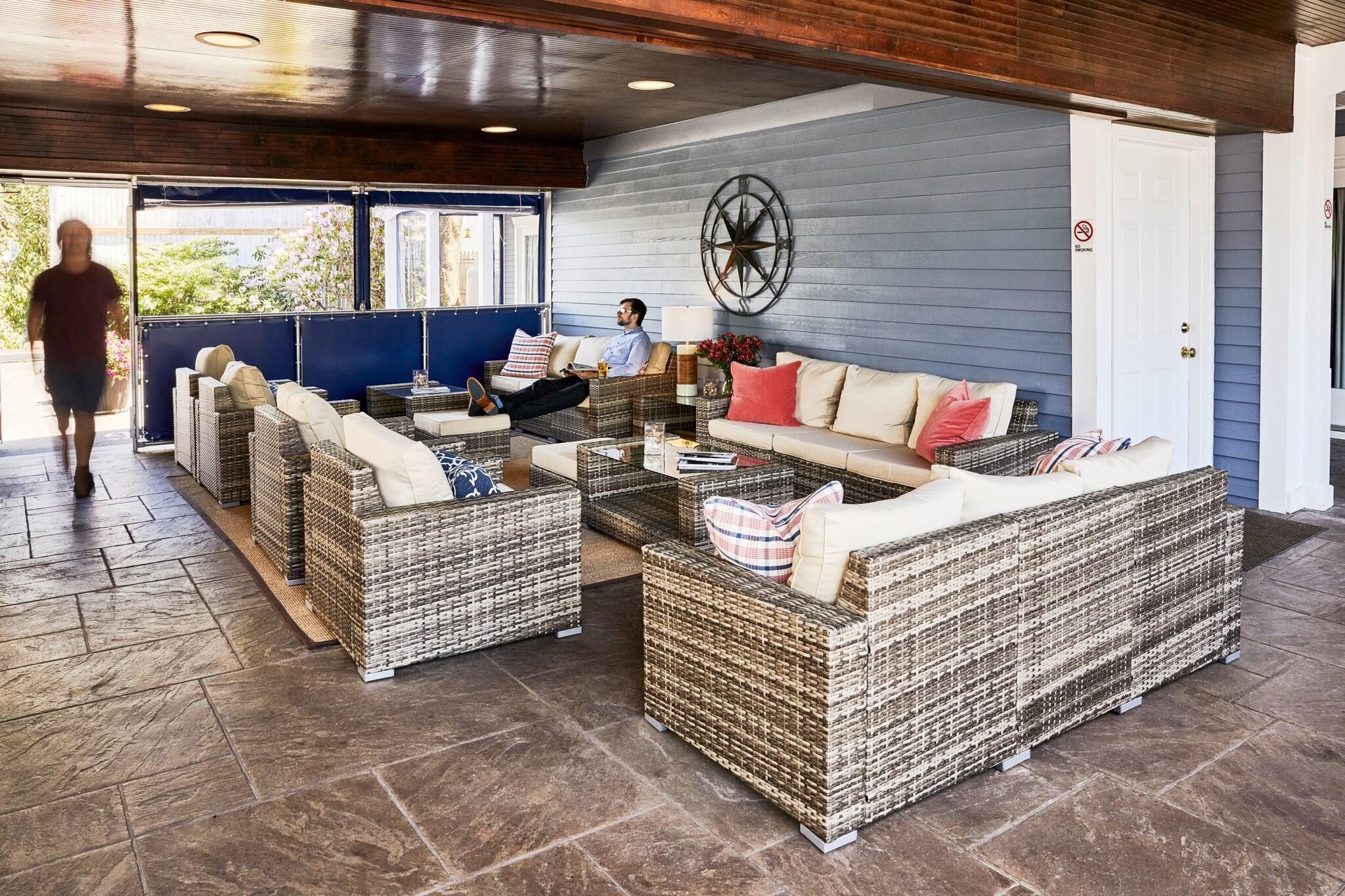 Vista Lobby Kings Port Inn