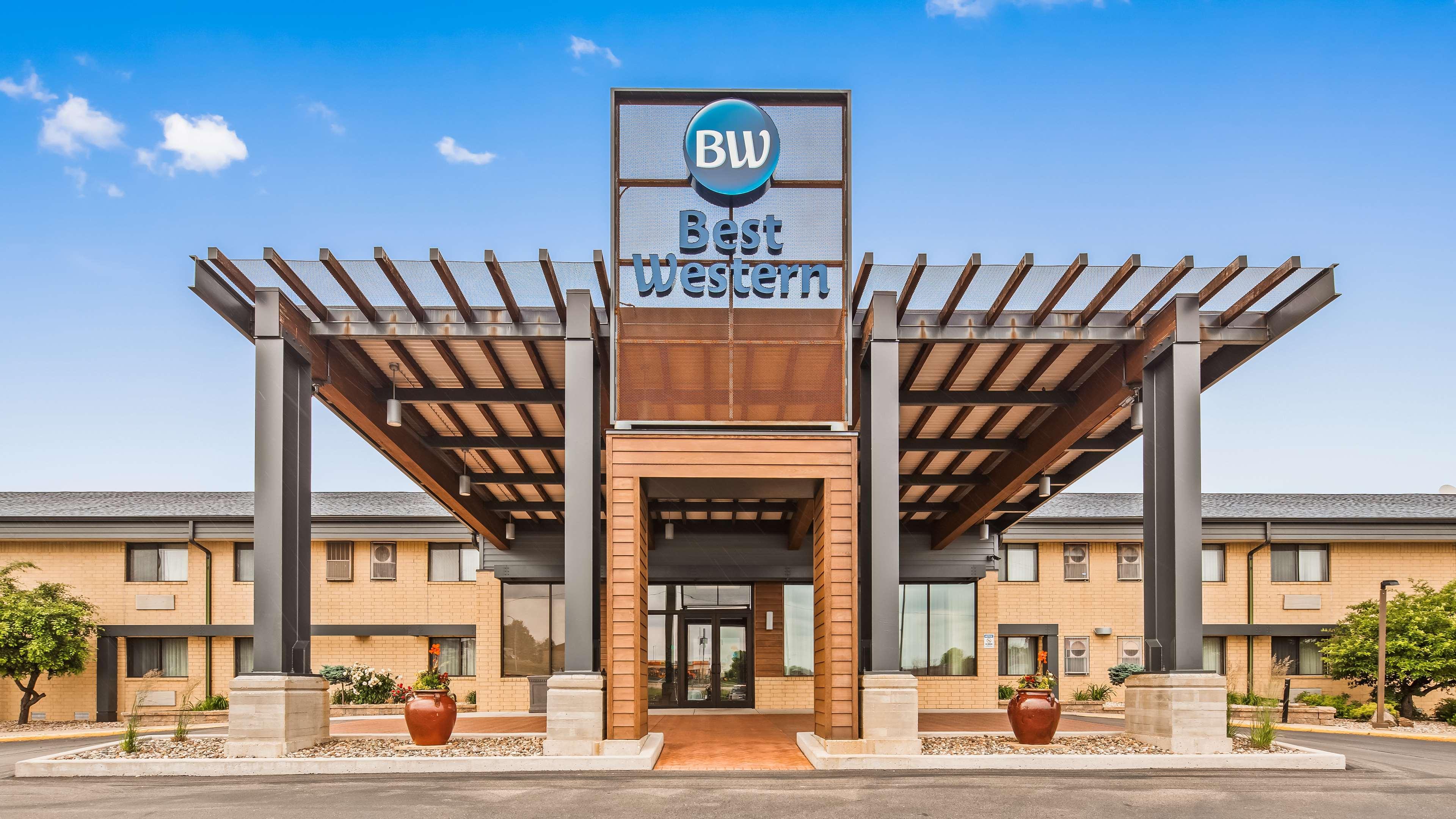 Vista Exterior Best Western West Towne Suites