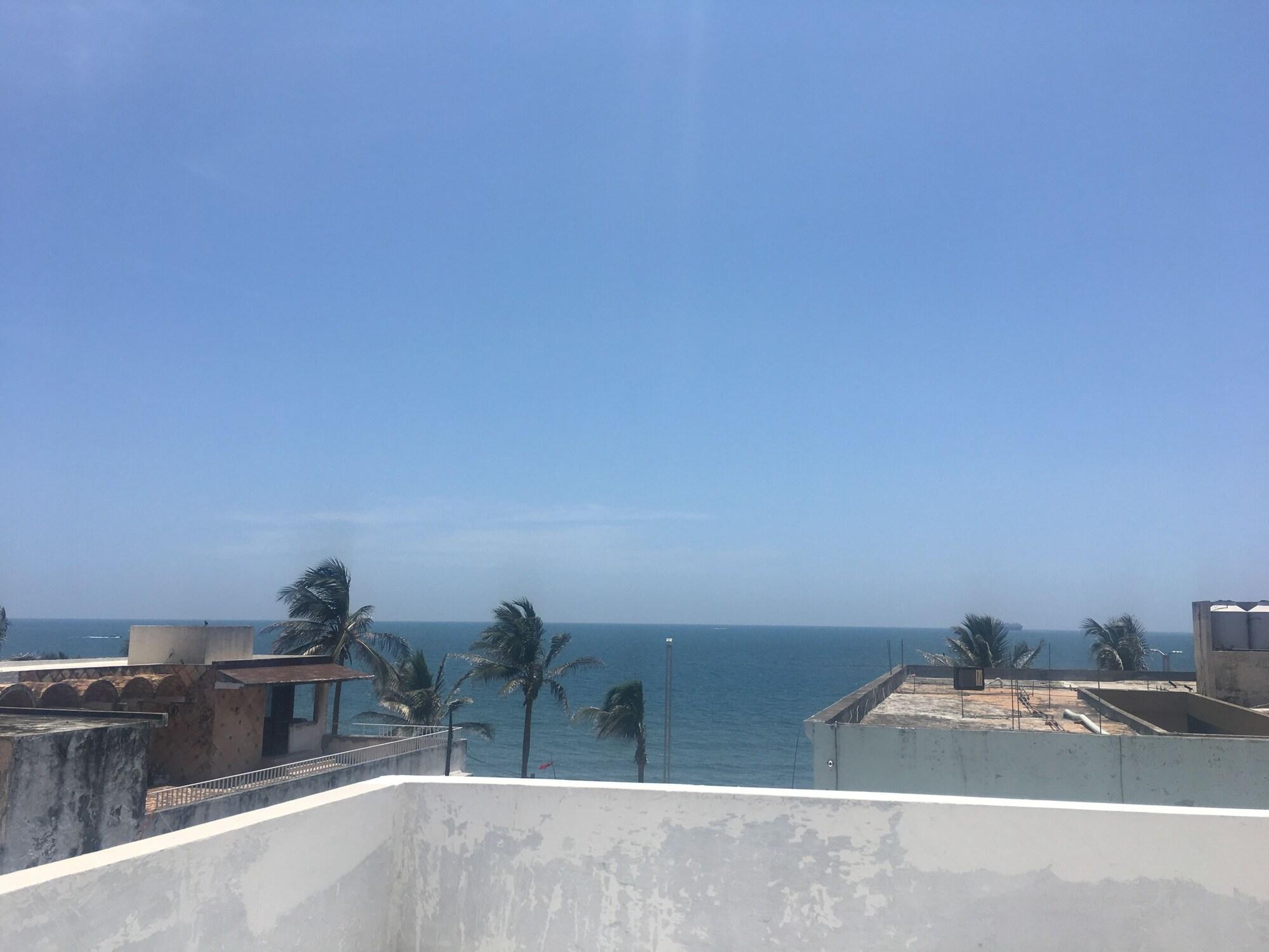 Varios AQ Hotel