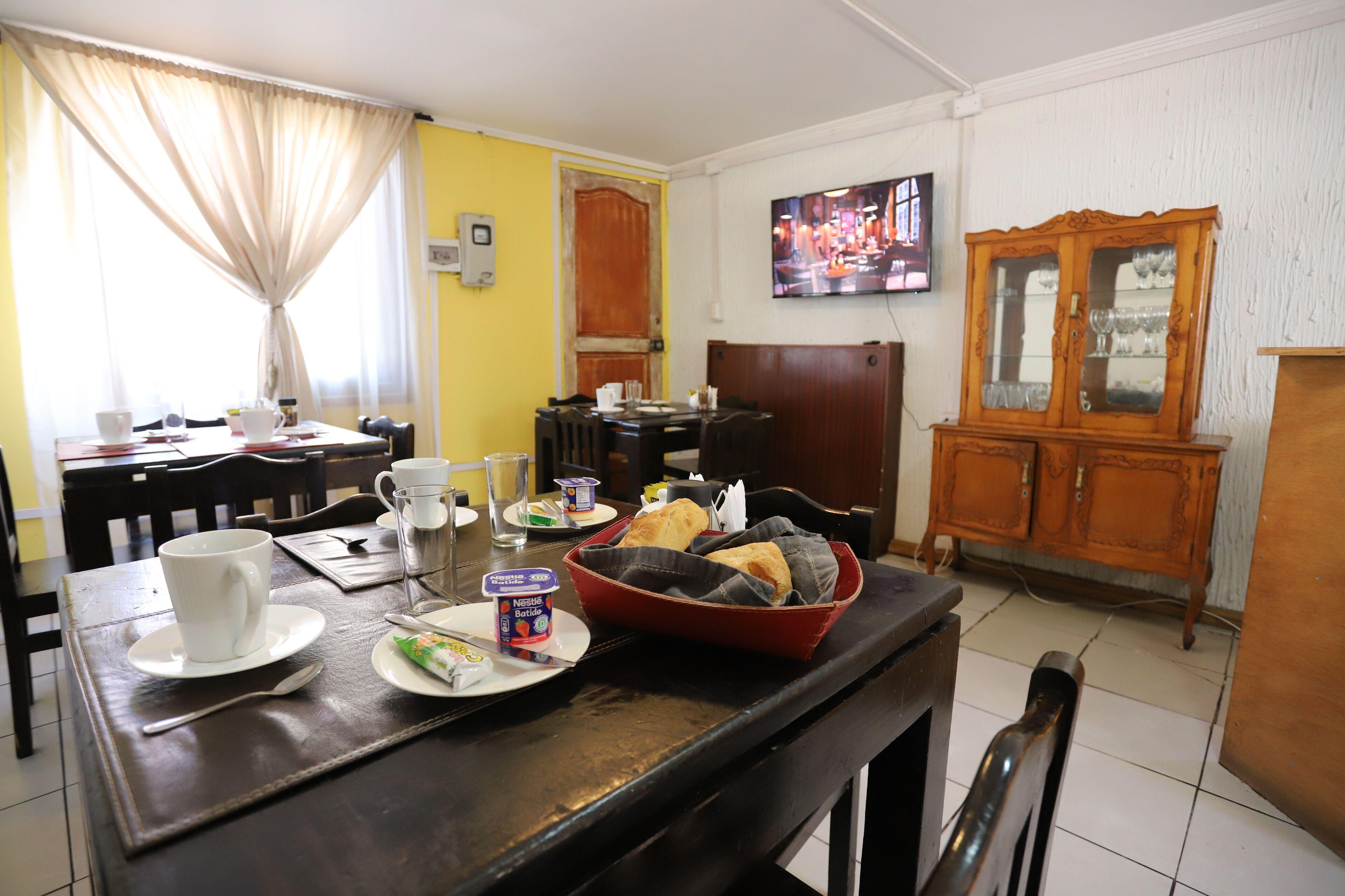 Bar/Salón Hostal La Serena