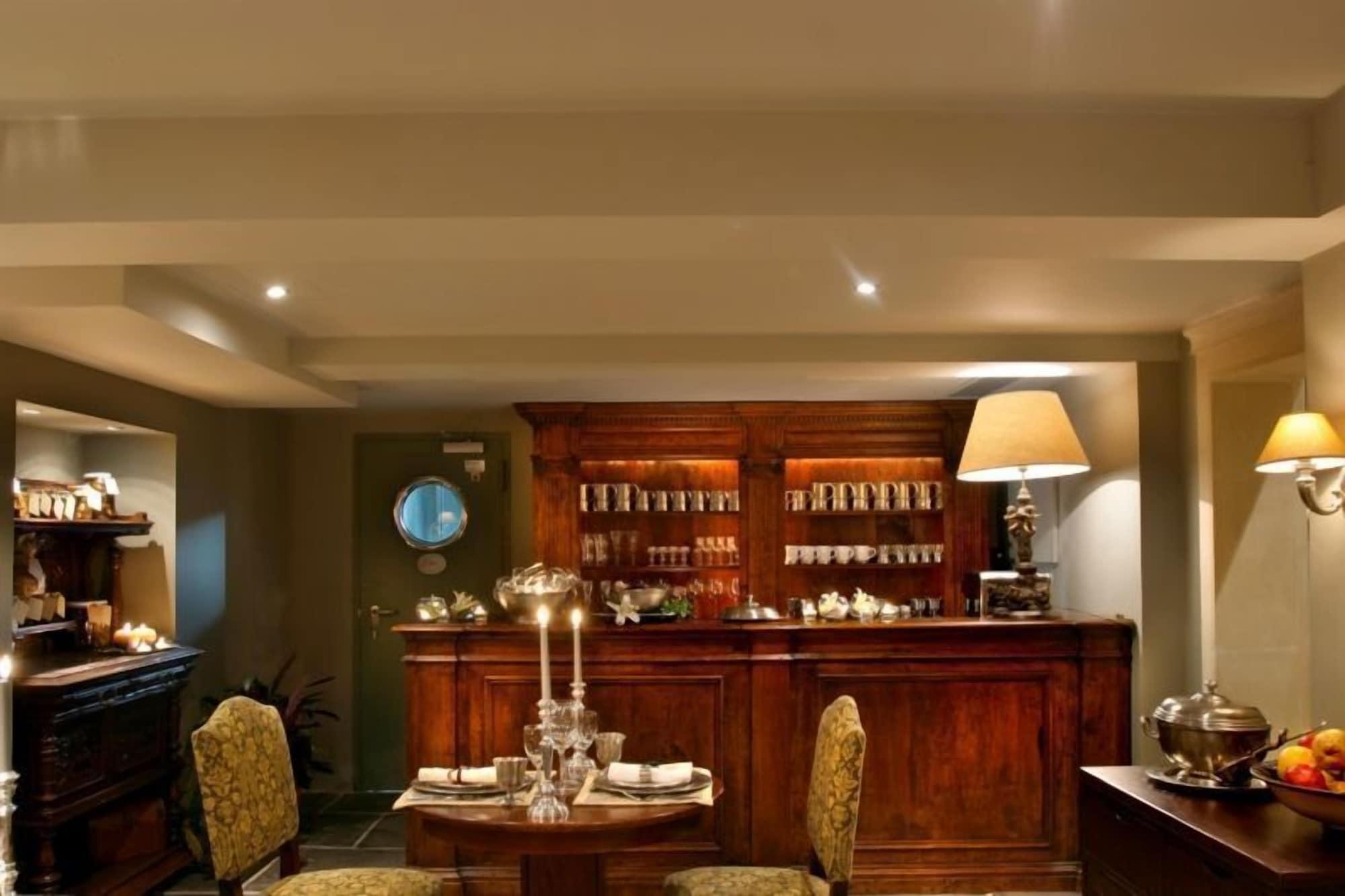 Bar/Salón Le Convivial Luxury Suites & Spa