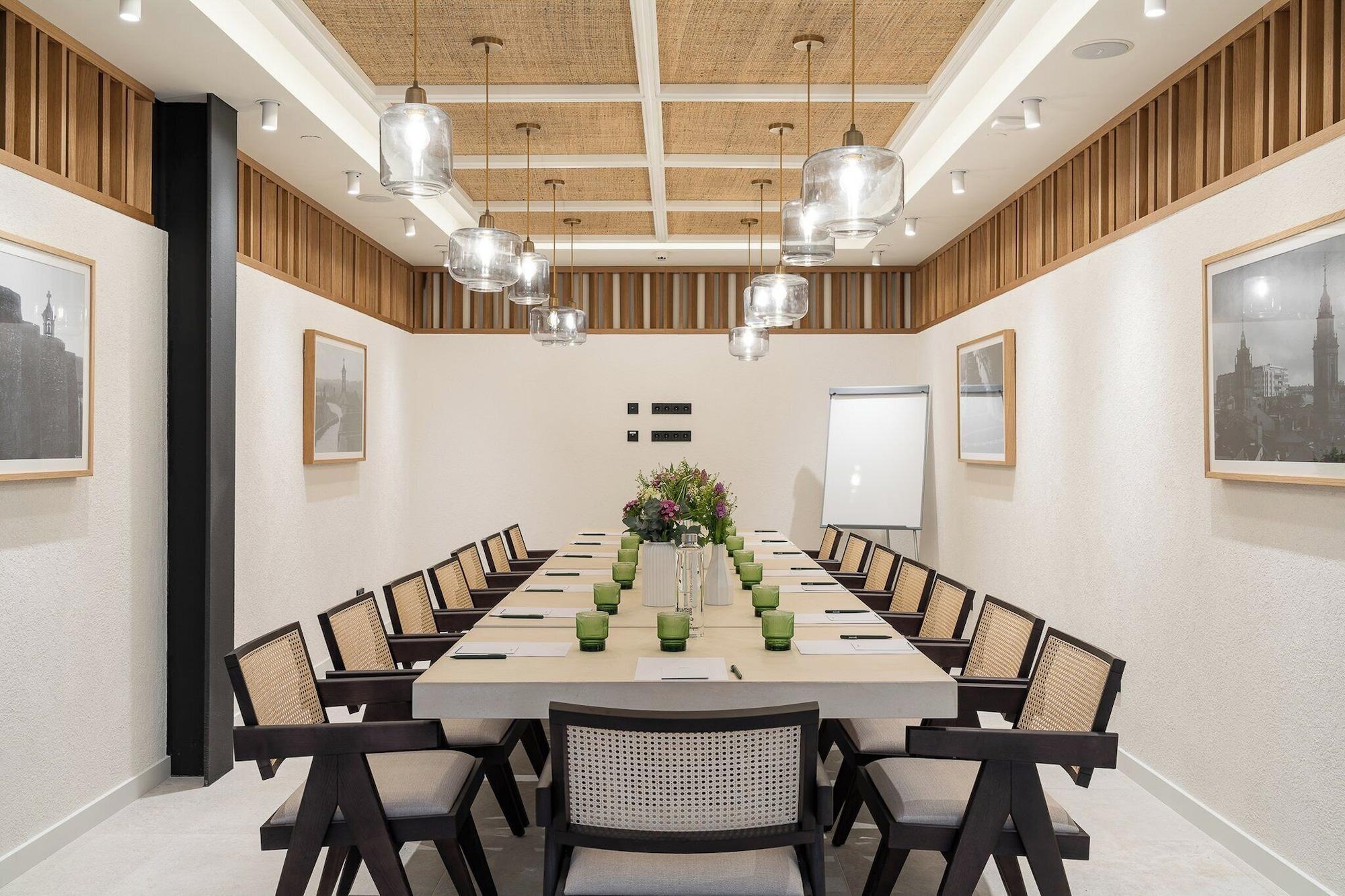 Sala de Reuniones Hotel Sercotel EsteOeste