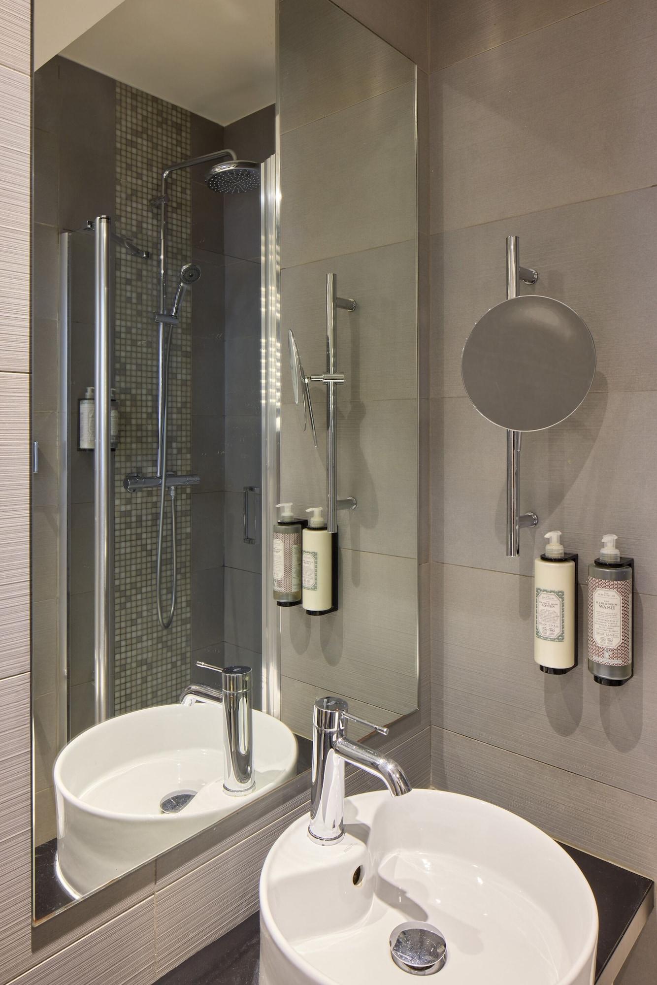 Equipamiento de Habitación Timhotel Le Louvre