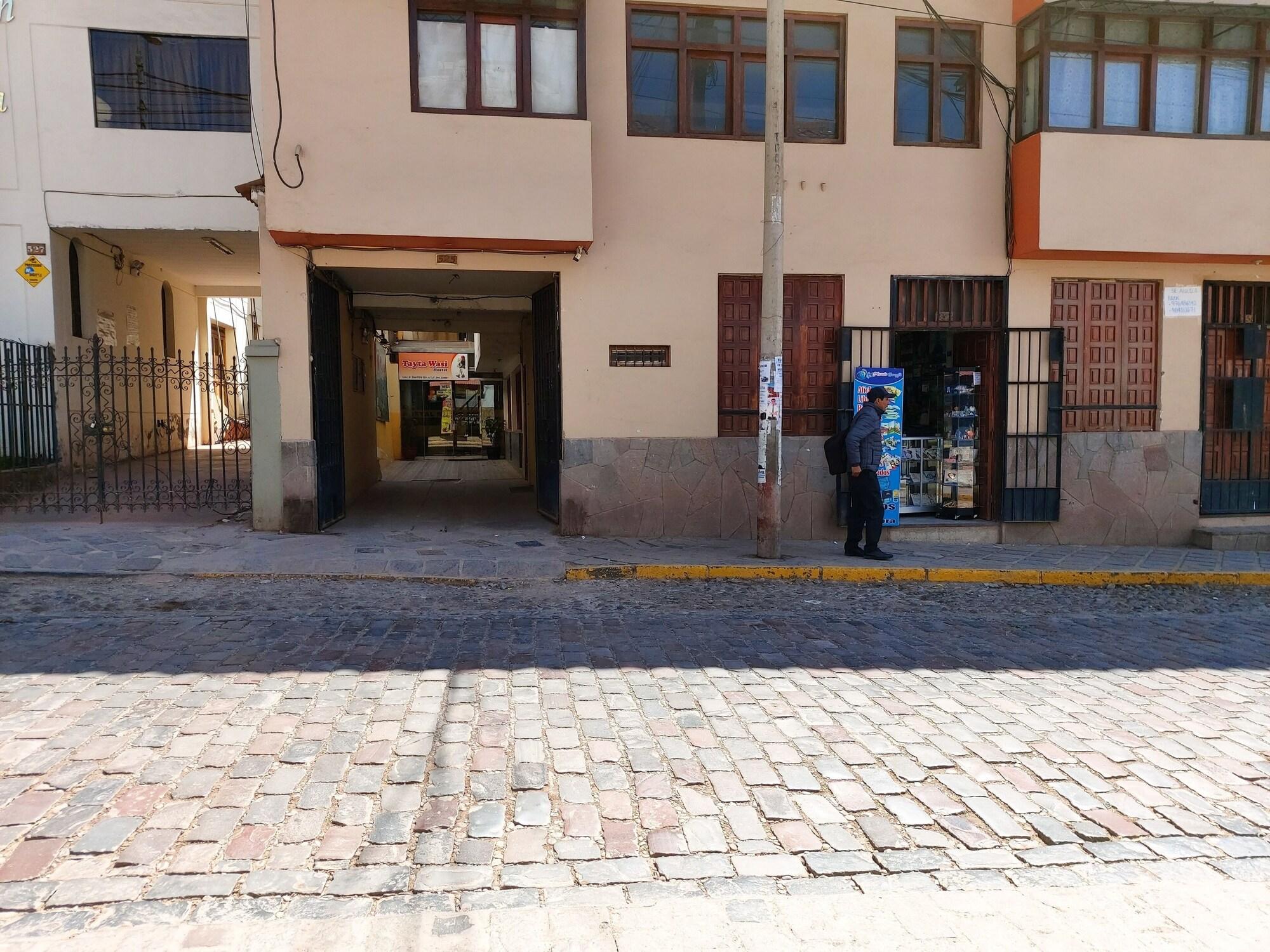 Vista Exterior Hostal Tayta Wasi II - Pavitos