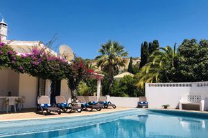 Renta temporal - Charming Villa with Heated Pool & Large Garden near Sandy Beach, Hiking and Golf
