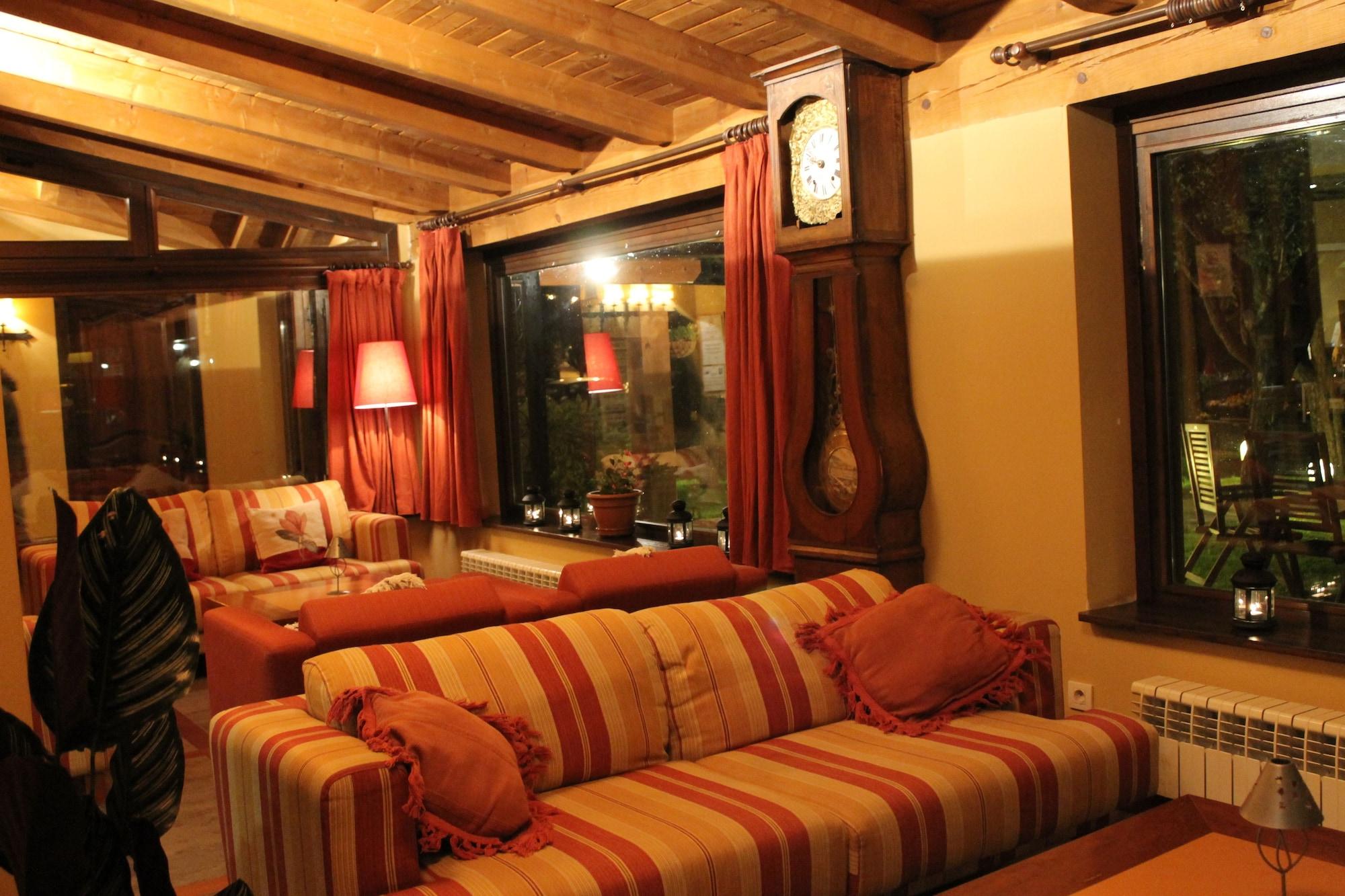 Vista Lobby Hotel Saurat