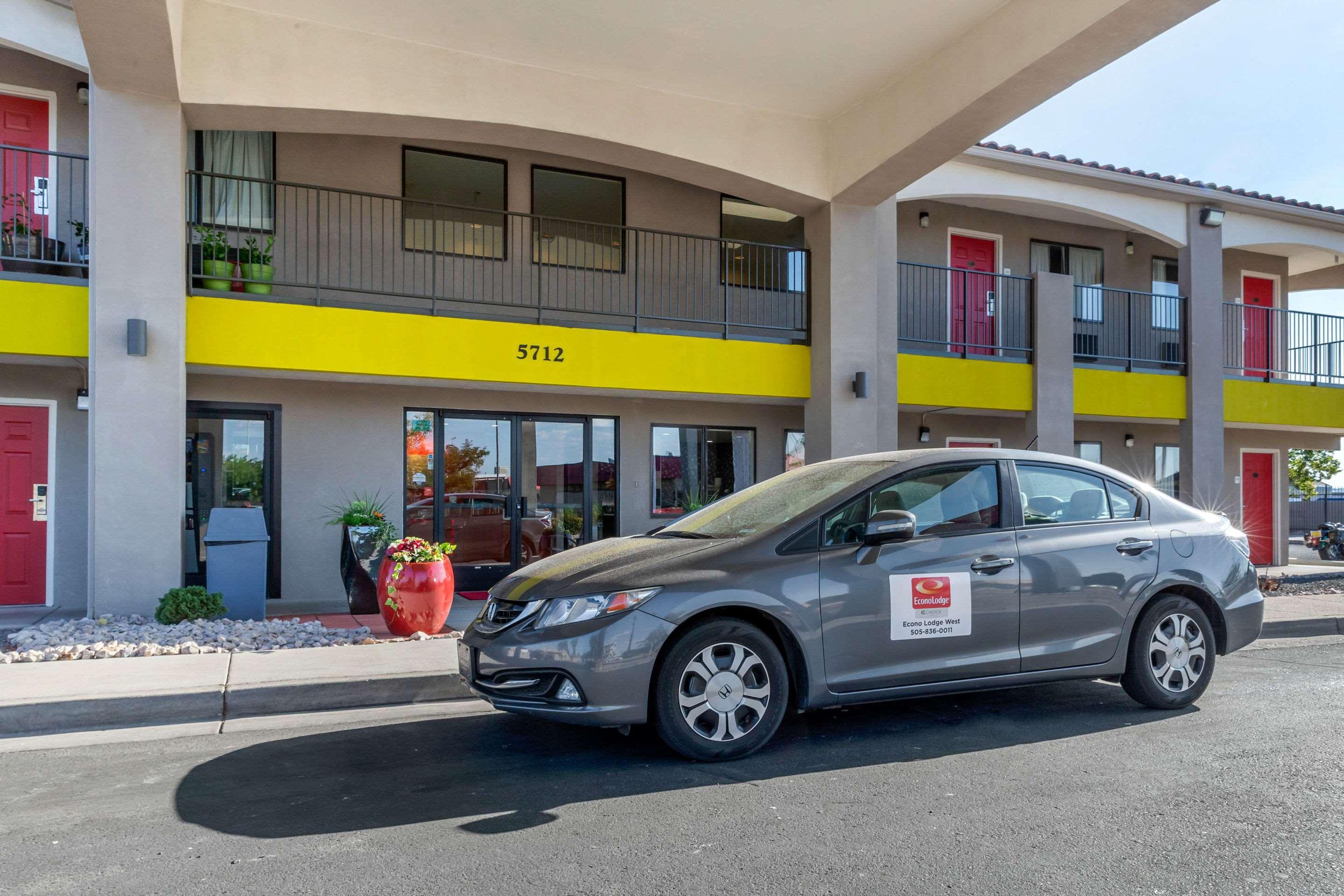 Vista Exterior Econo Lodge West - Coors Blvd
