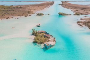 Actividad - Paseo en lancha por la laguna Bacalar