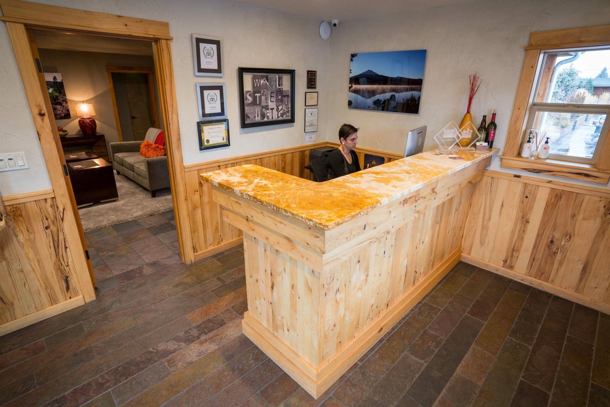 Vista Lobby Wall Street Suites